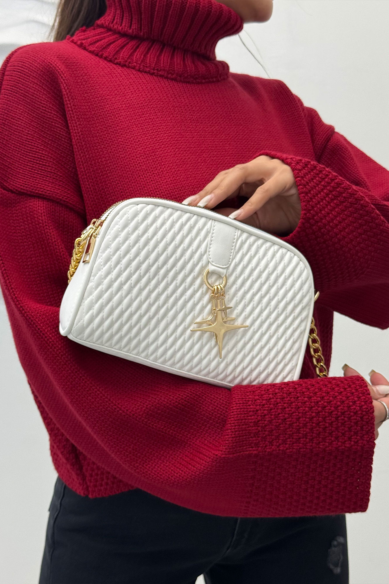 پاس گلدوزی آویزدار 1571