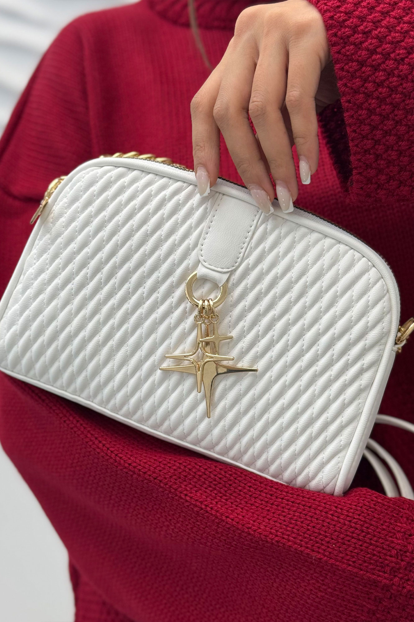 پاس گلدوزی آویزدار 1571