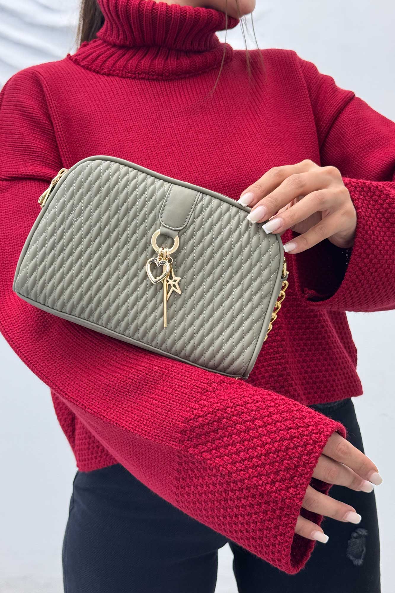 پاس گلدوزی آویزدار 1571