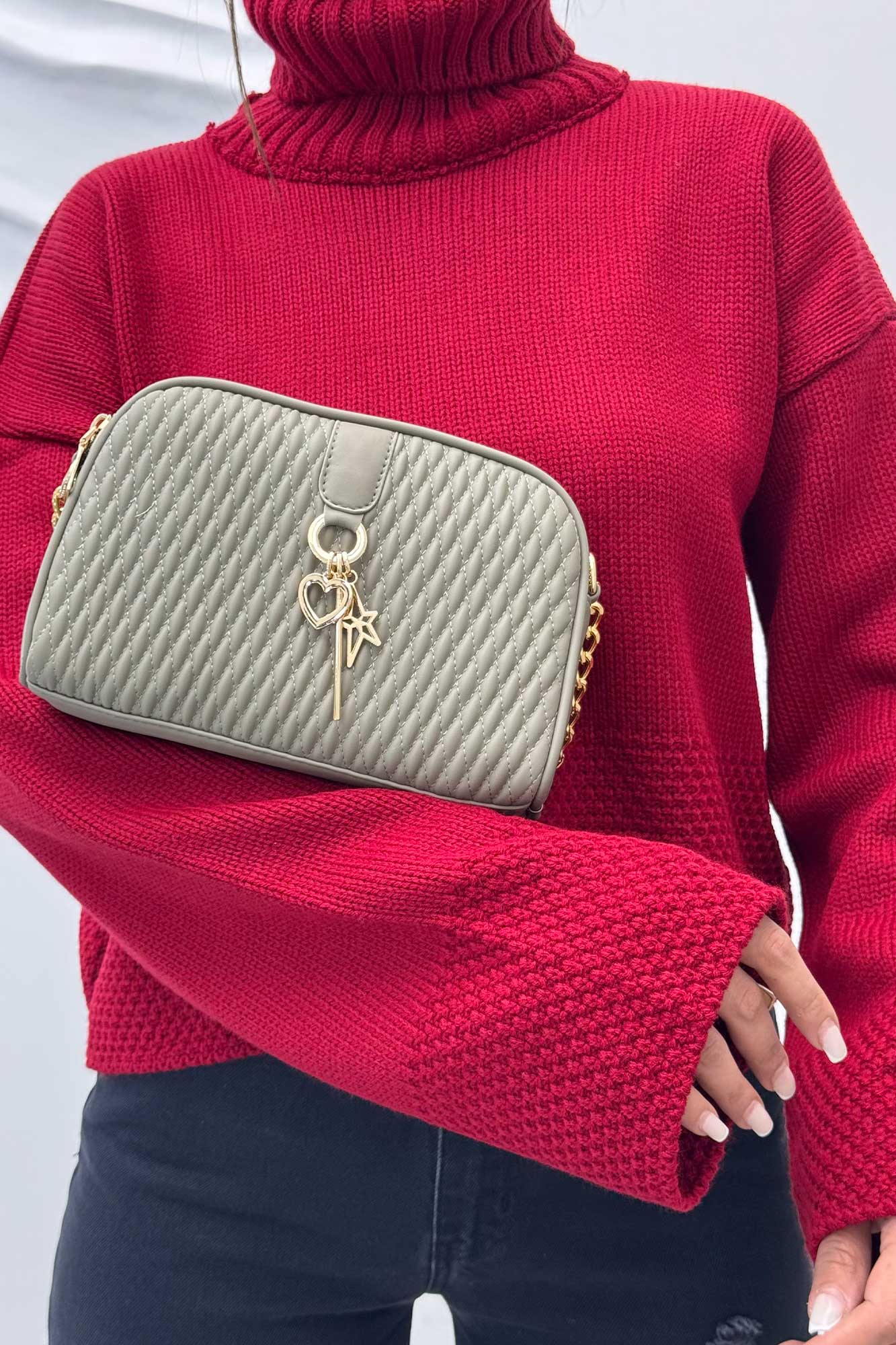 پاس گلدوزی آویزدار 1571