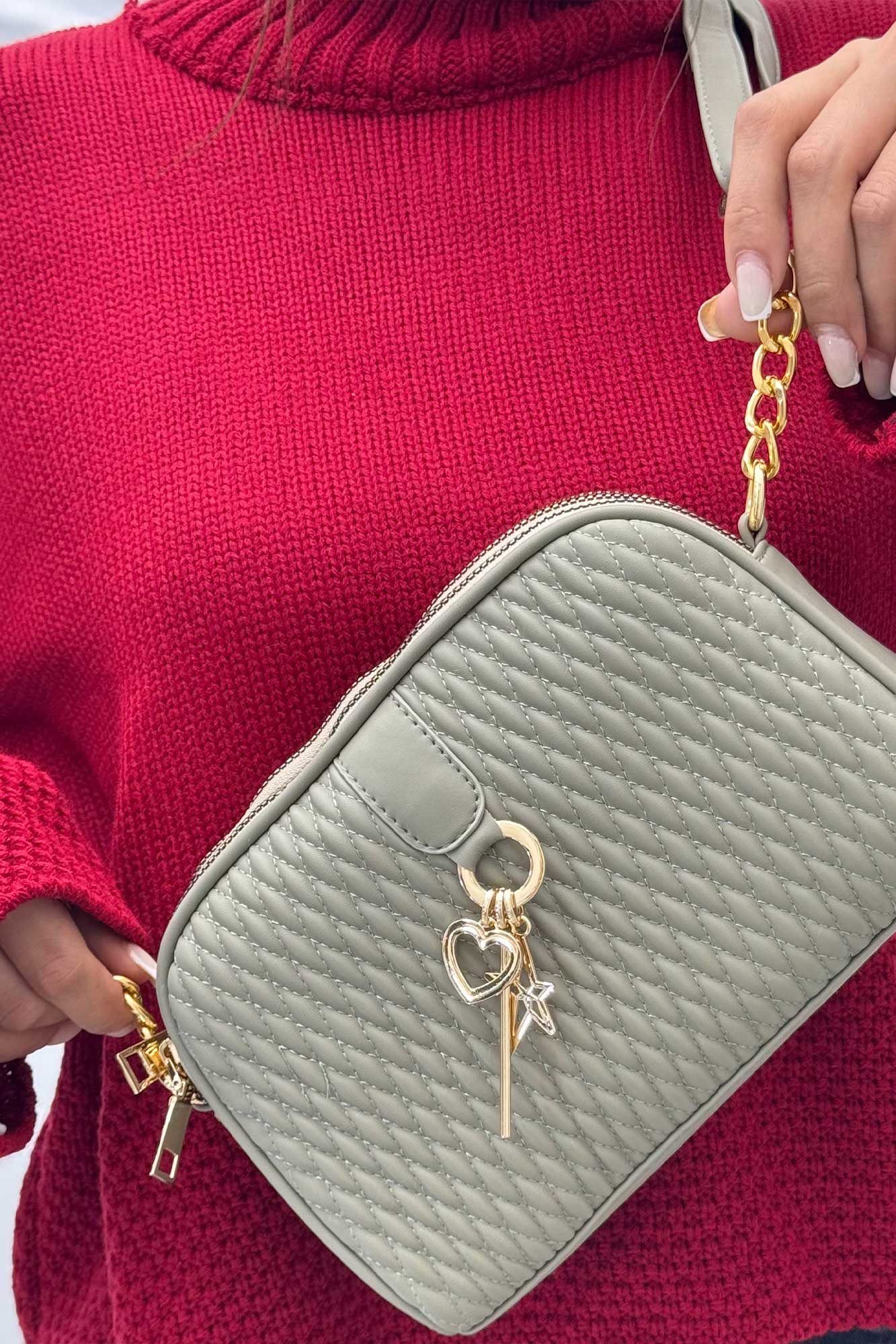 پاس گلدوزی آویزدار 1571