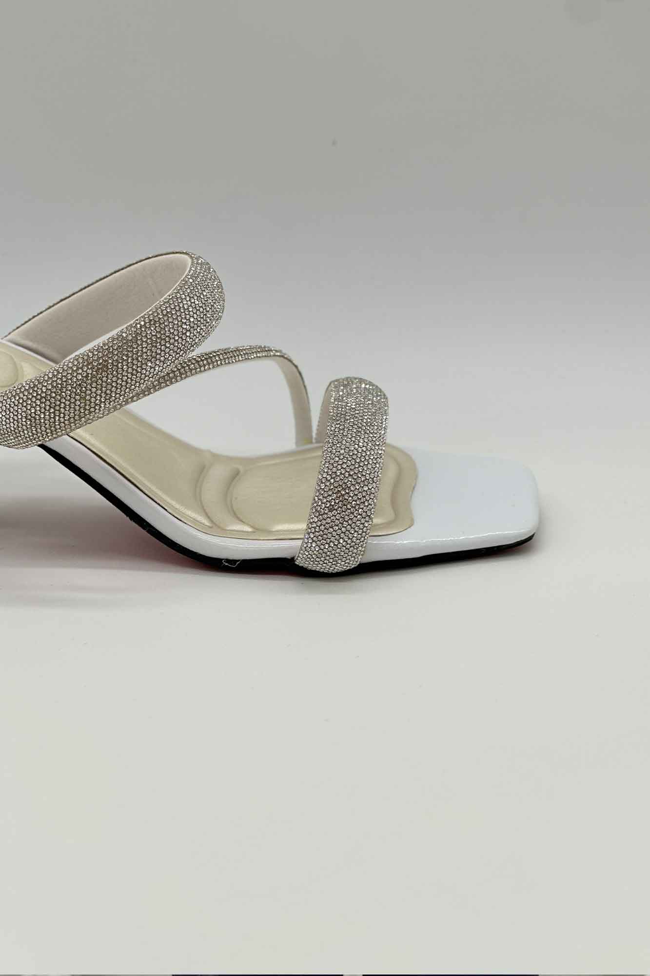 صندل پاشنه دار سه بند نگینی 