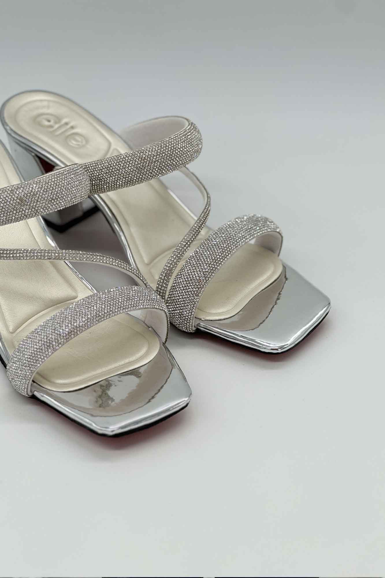 صندل پاشنه دار سه بند نگینی 