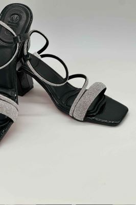 کفش مجلسی پاشنه دار بند نگینی 