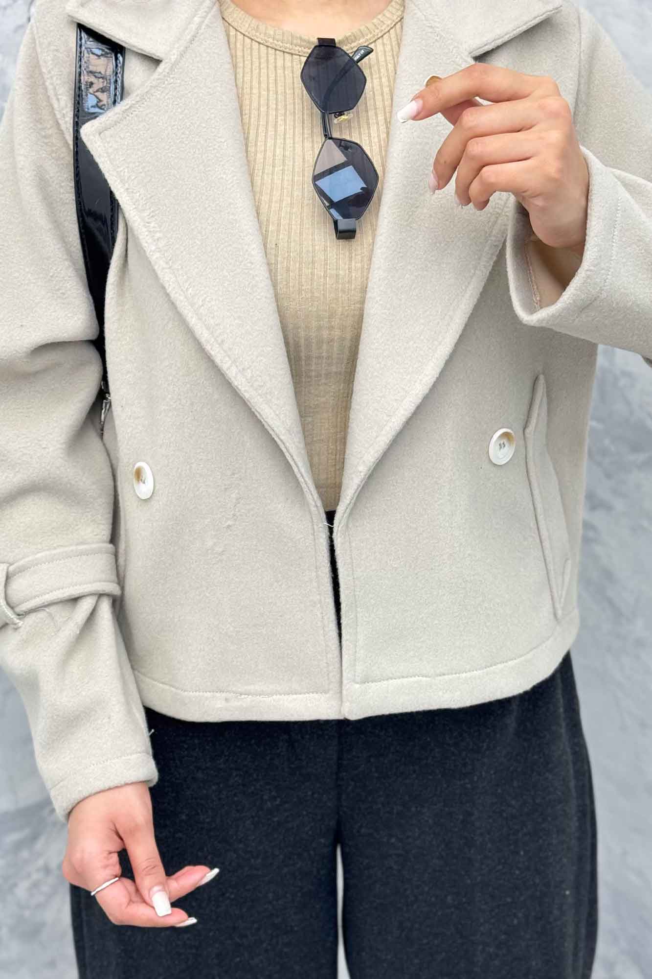 کت کراپ روناک آستین سگک دار