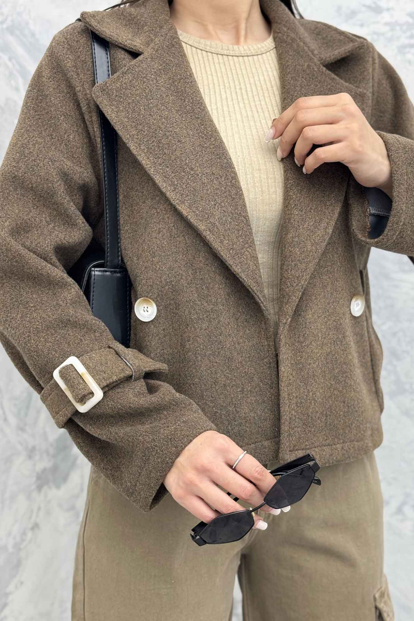 کت کراپ روناک آستین سگک دار