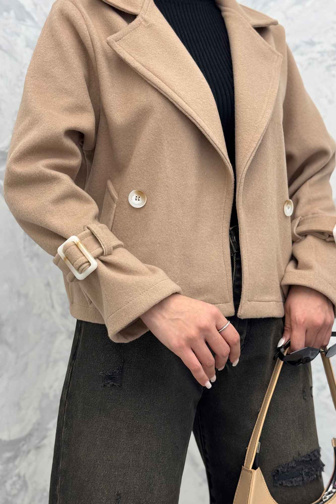 کت کراپ روناک آستین سگک دار