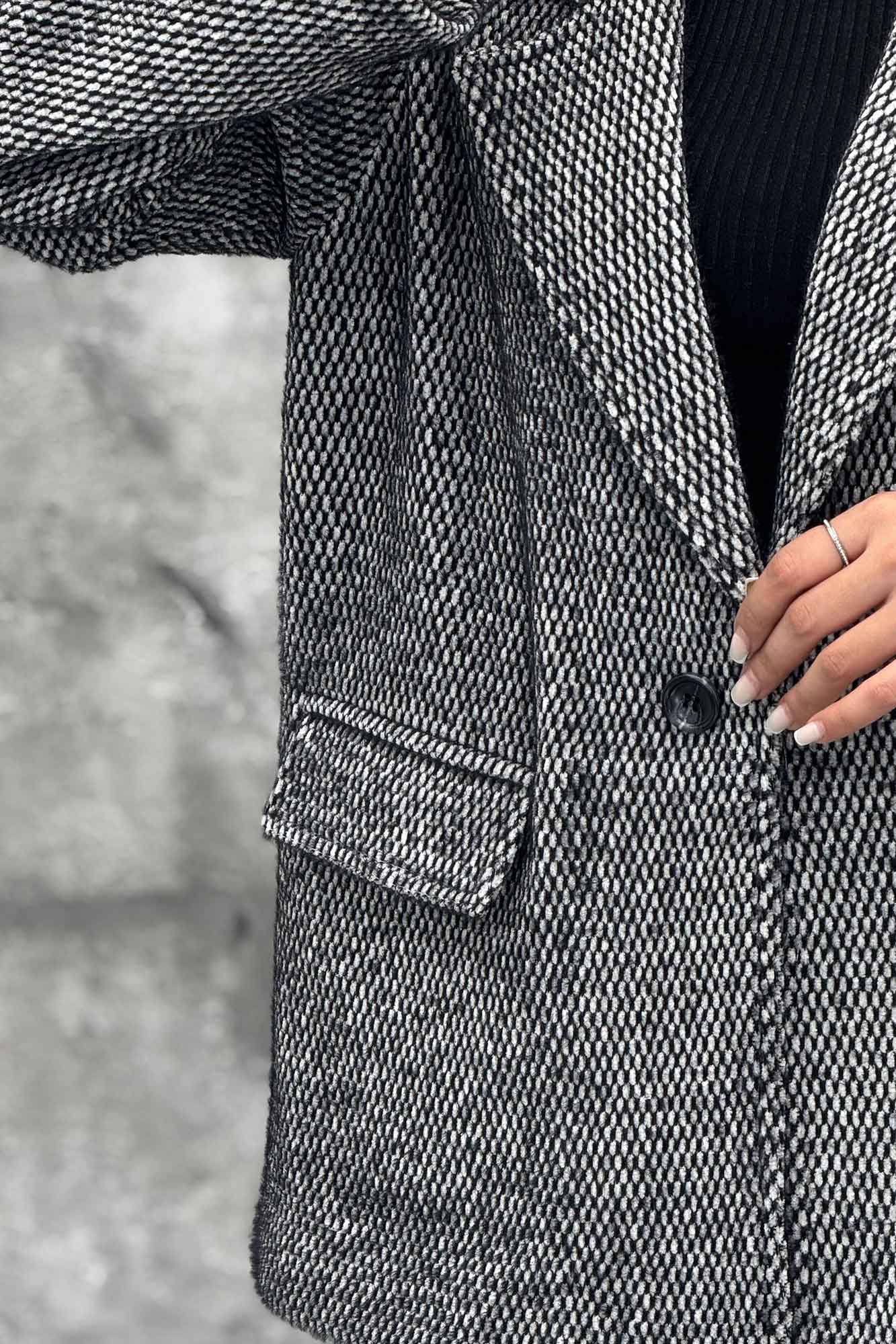 کت آستردار لمزور لبه دوخت تک دکمه کلاوس