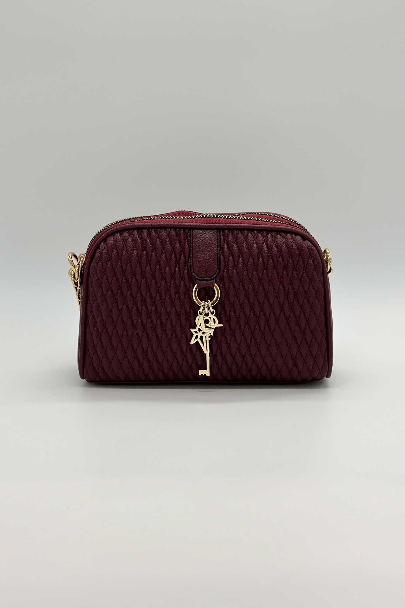 پاس گلدوزی آویزدار 1571