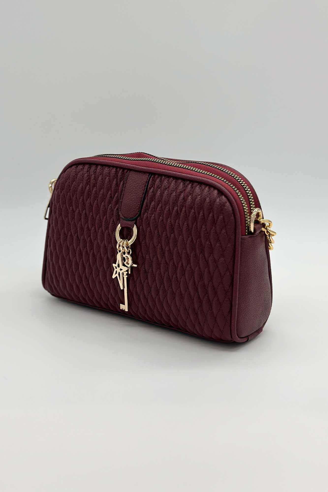 پاس گلدوزی آویزدار 1571