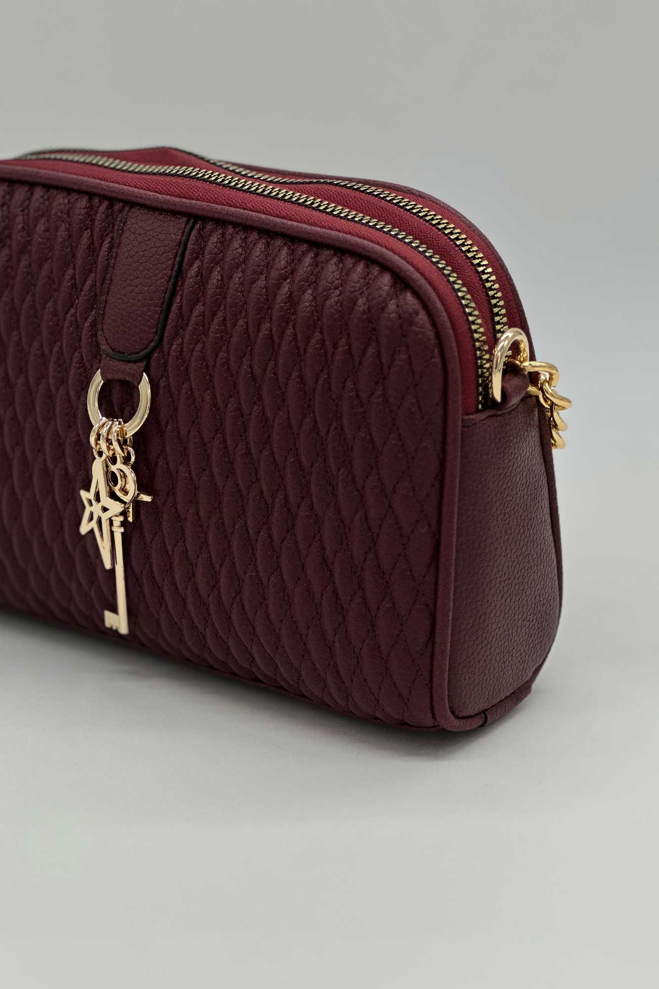 پاس گلدوزی آویزدار 1571