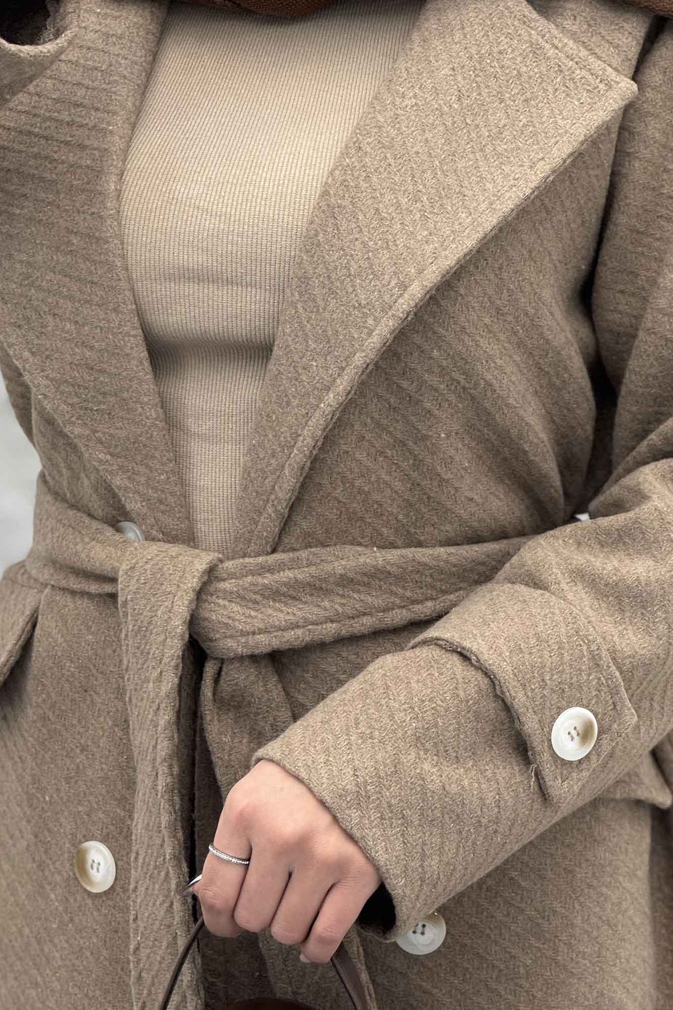 پالتو فوتر بلند کجراه برجسته کمربنددار دلارا