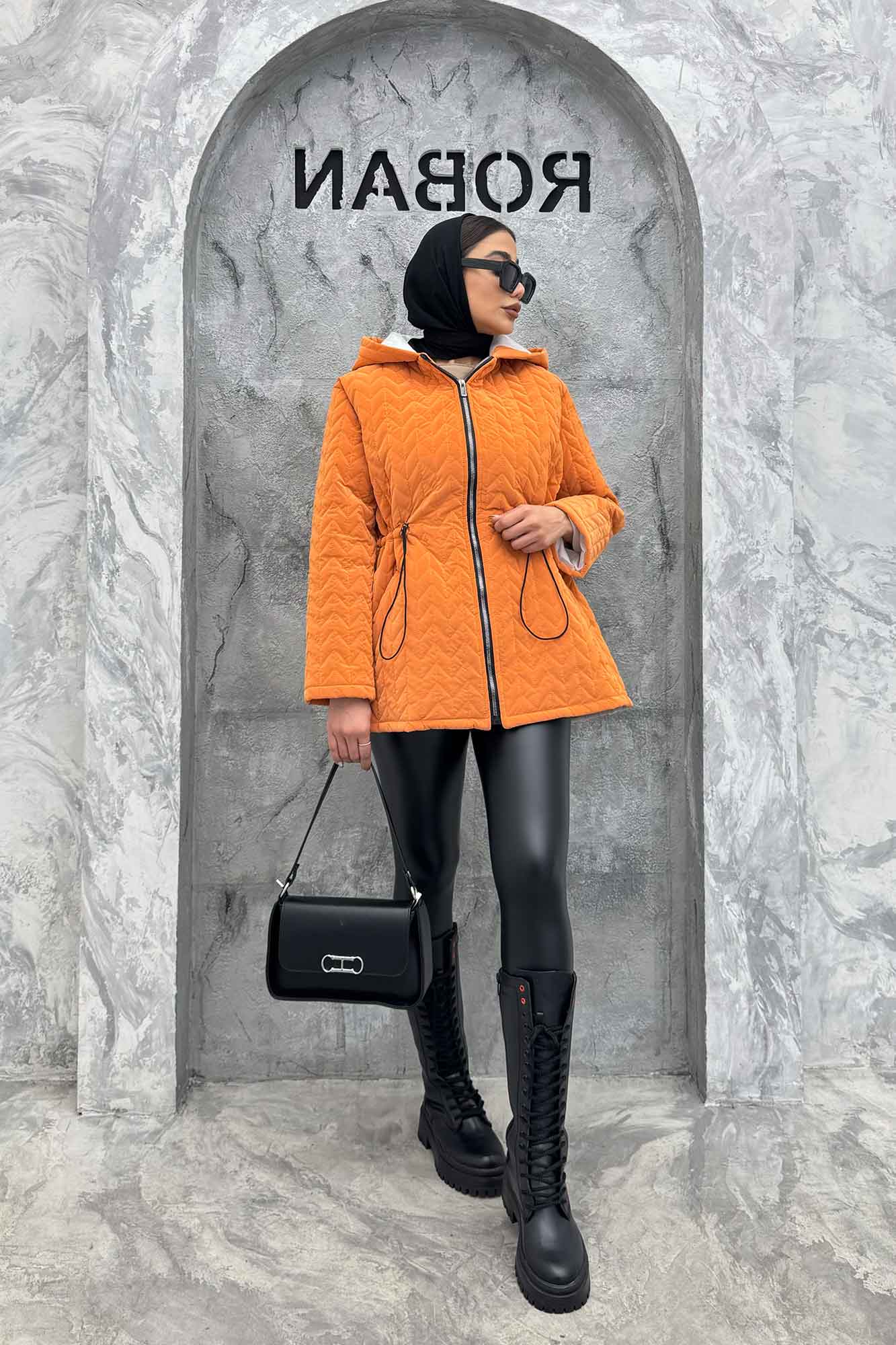 کاپشن سیلکونی کمرگت دار 