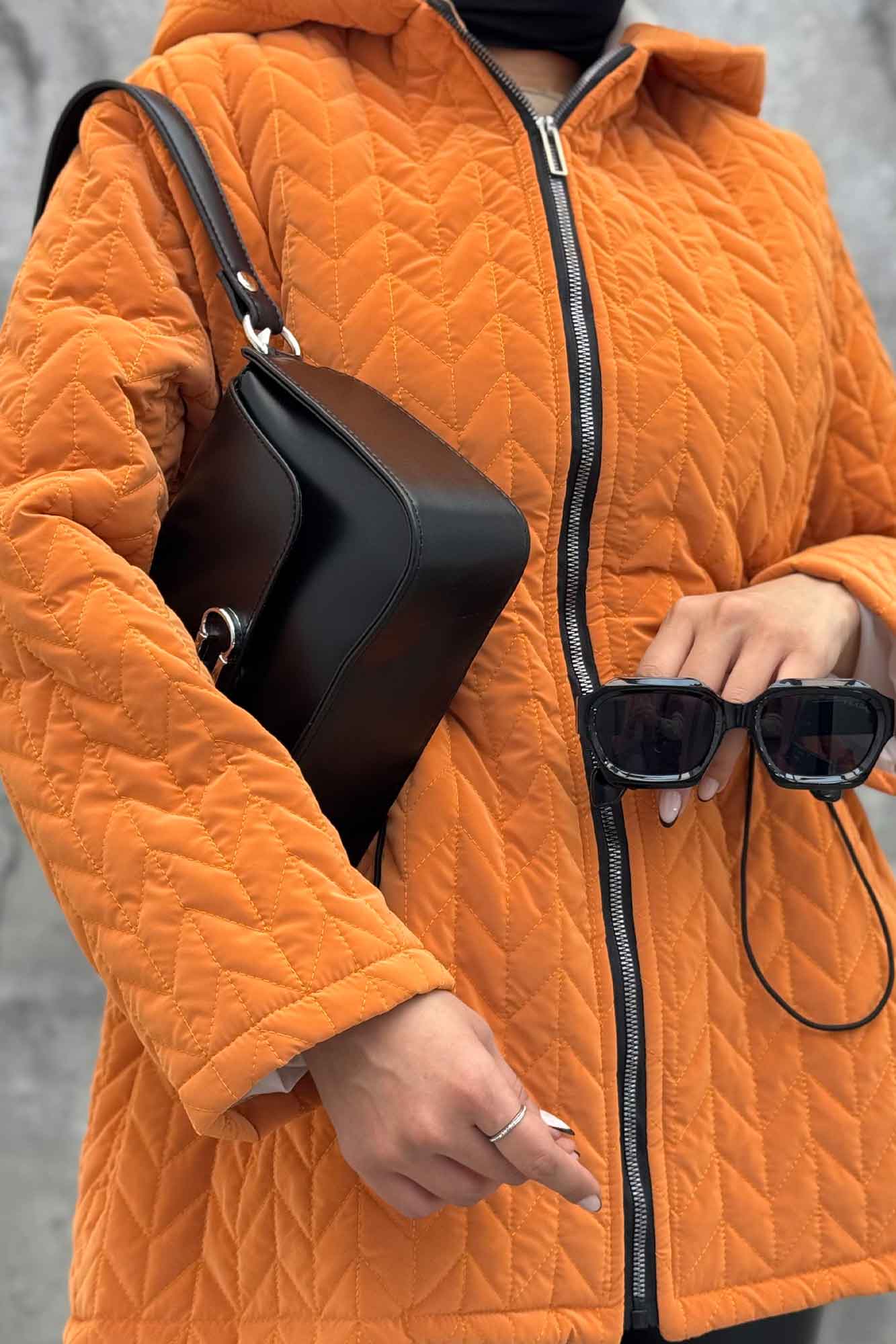 کاپشن سیلکونی کمرگت دار 