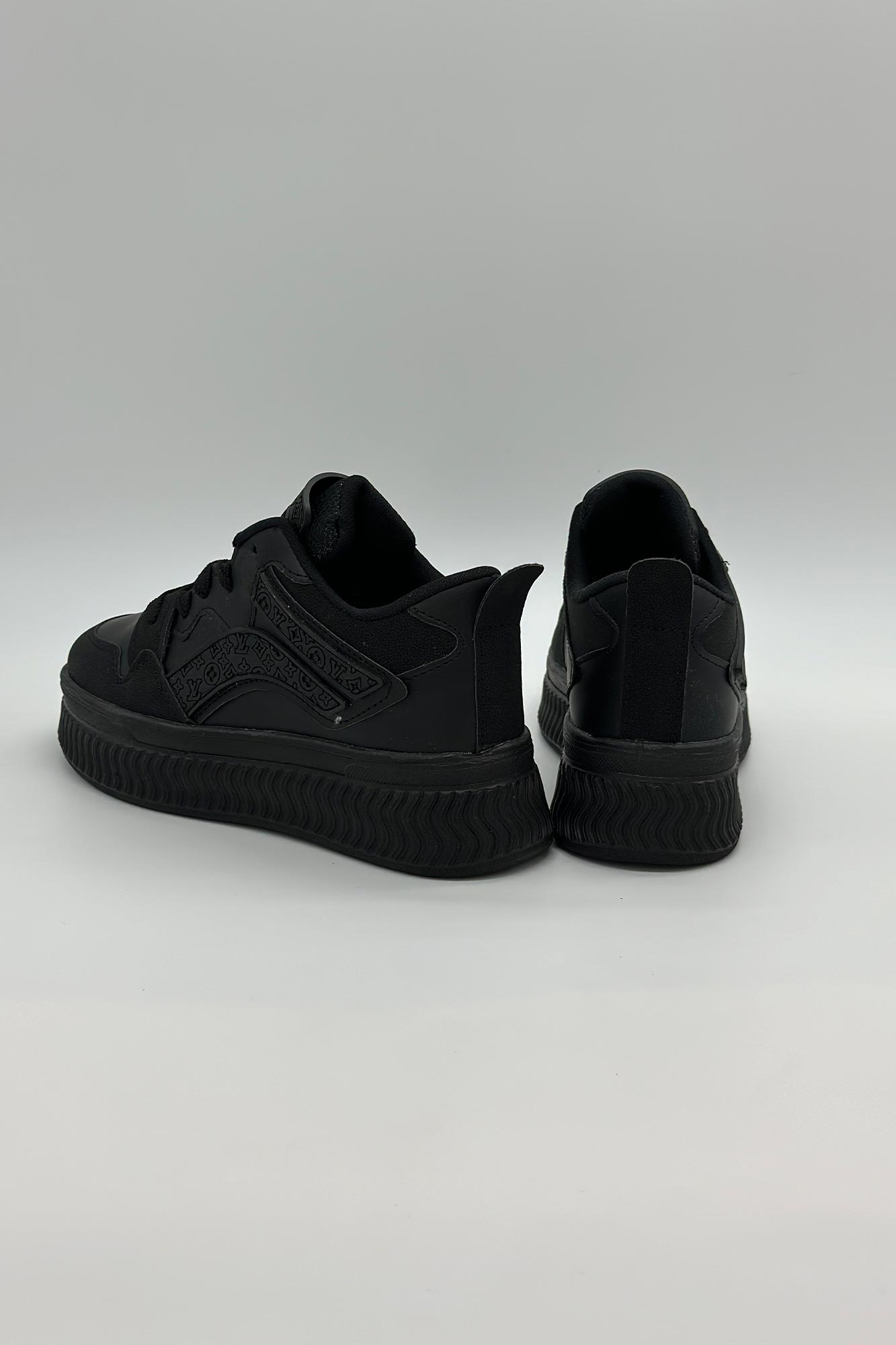 ونس LV پاکلاس 