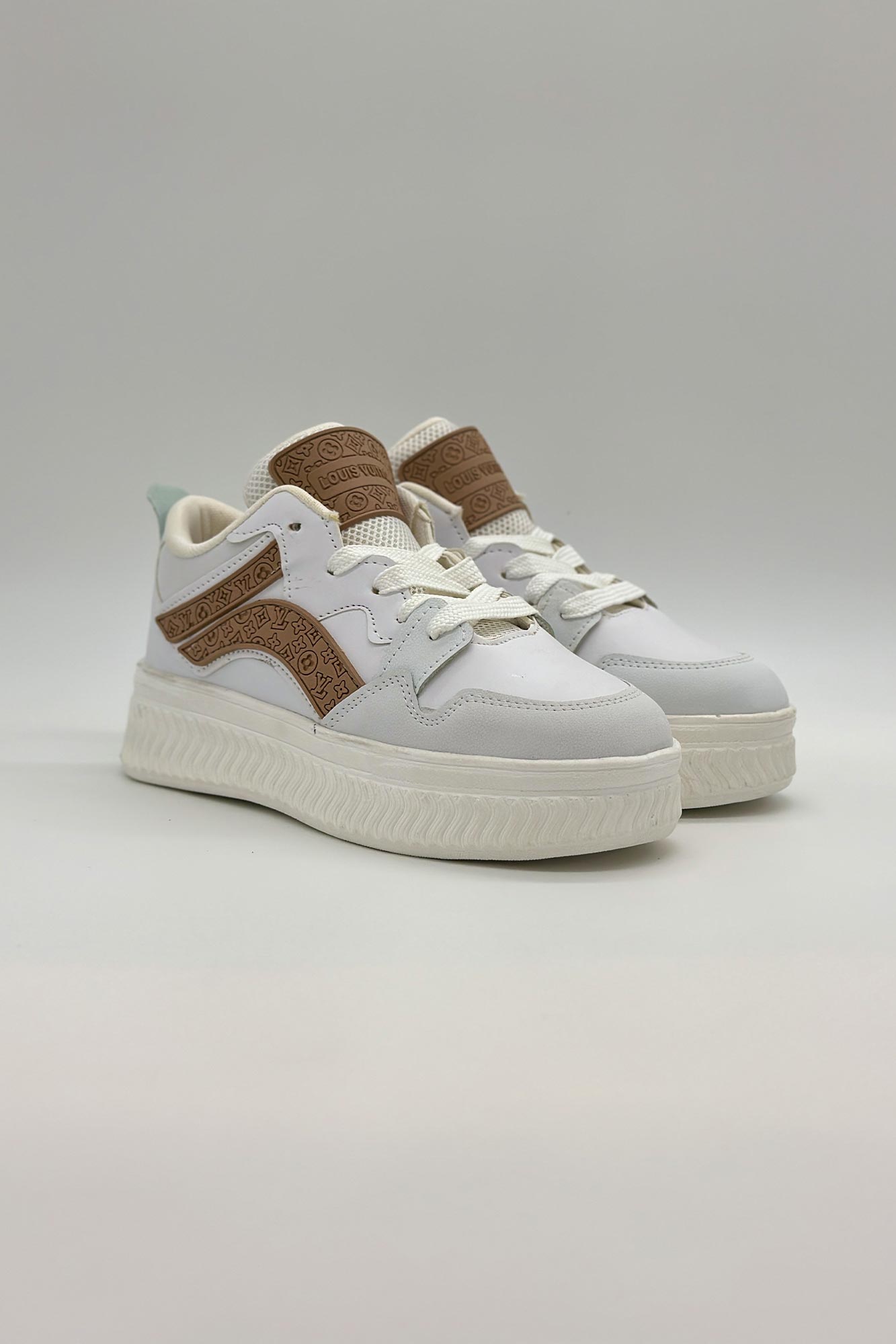 ونس LV پاکلاس 