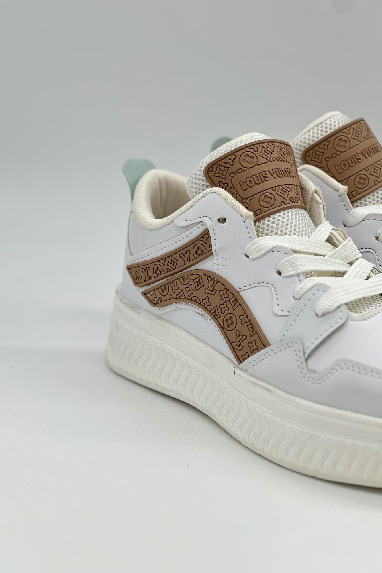 ونس LV پاکلاس 