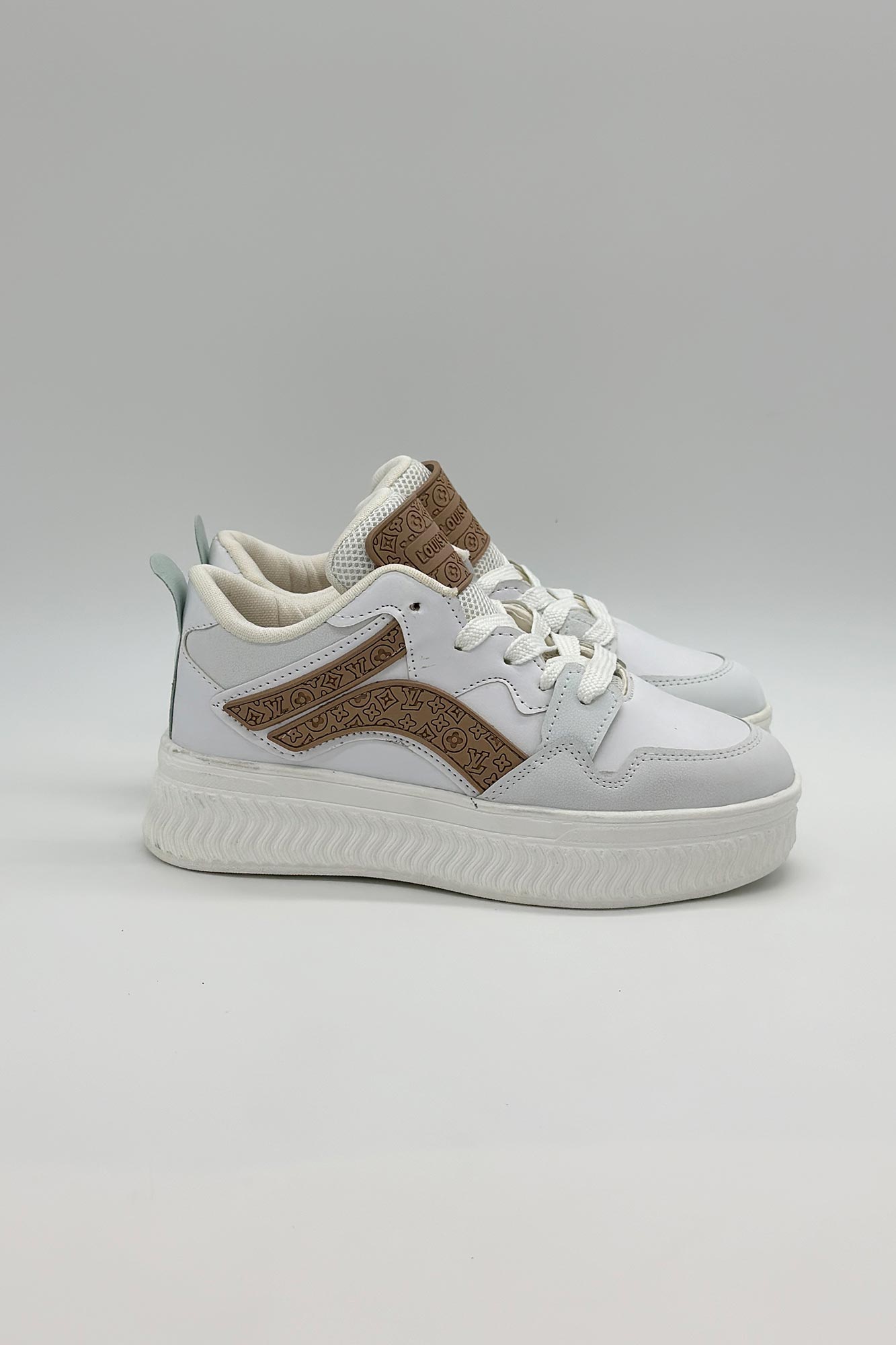 ونس LV پاکلاس 