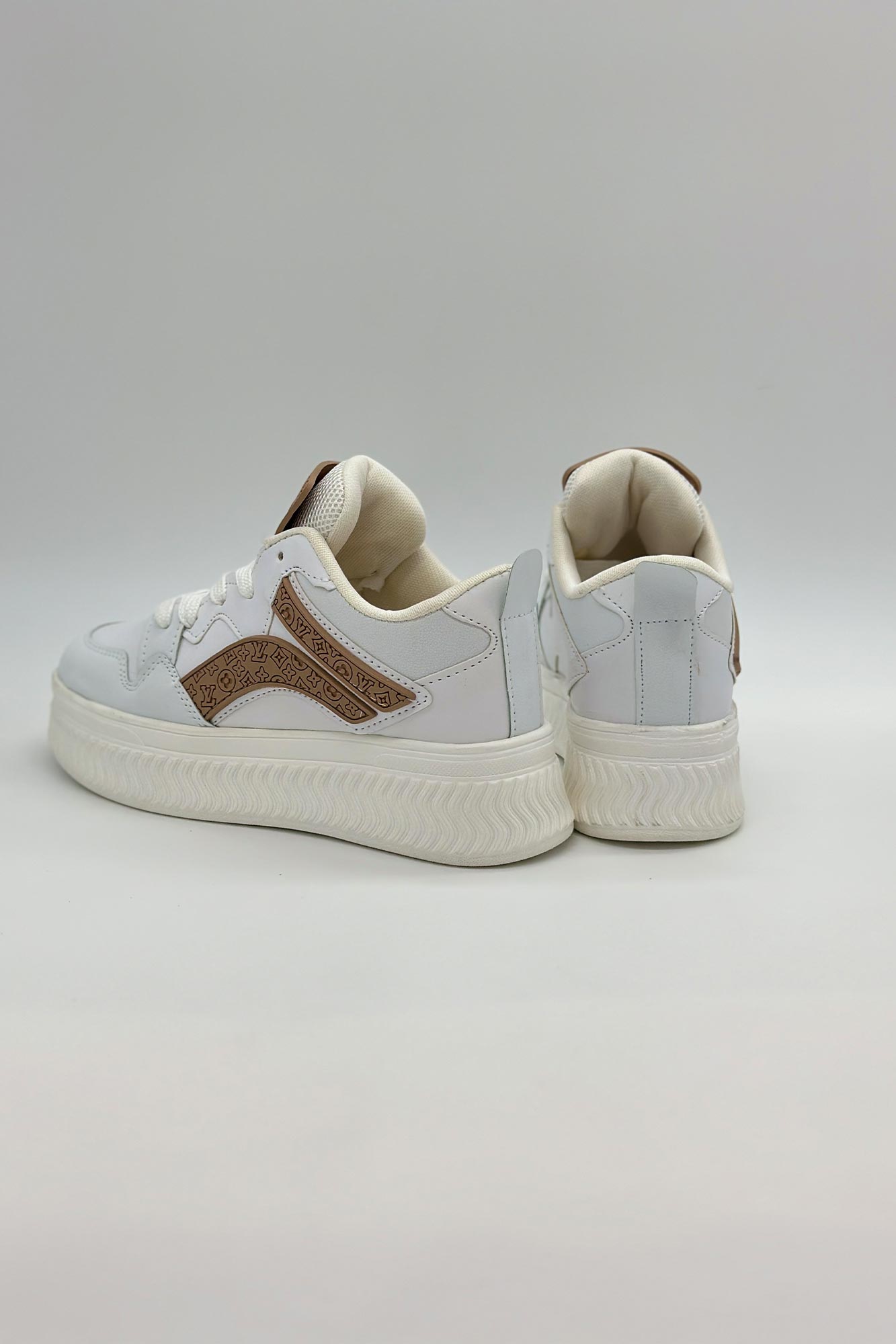 ونس LV پاکلاس 