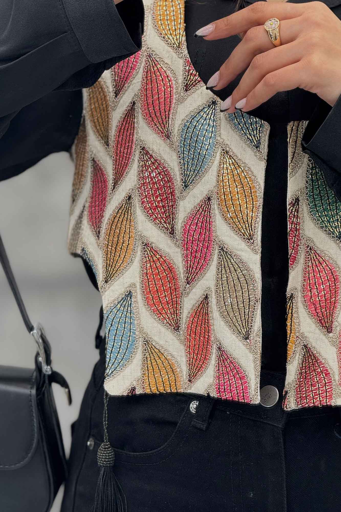 جلیقه لینن سنتی منگوله دار بغل U