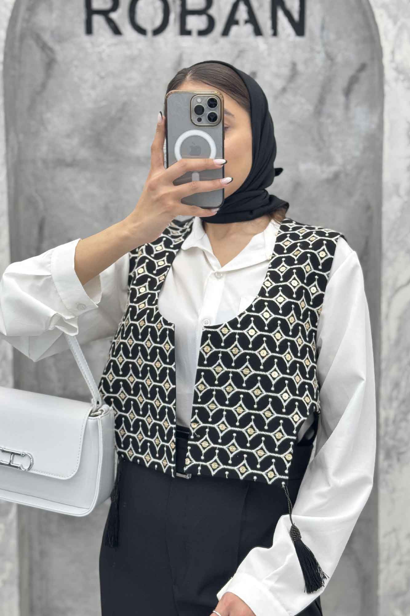 جلیقه لینن سنتی منگوله دار بغل U