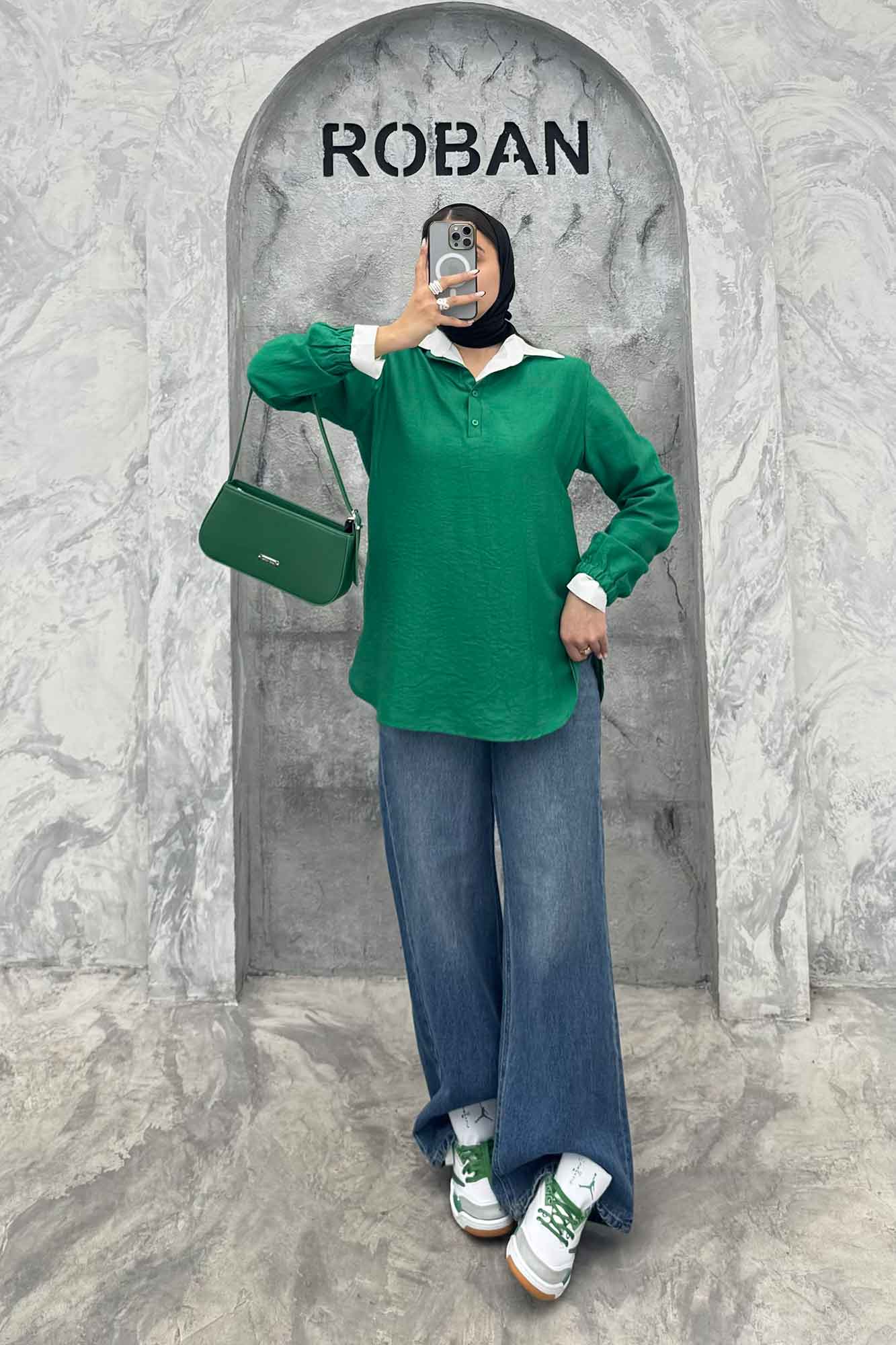 بلوز یقه بلیطی دو دکمه کرسپو سر آستین کش