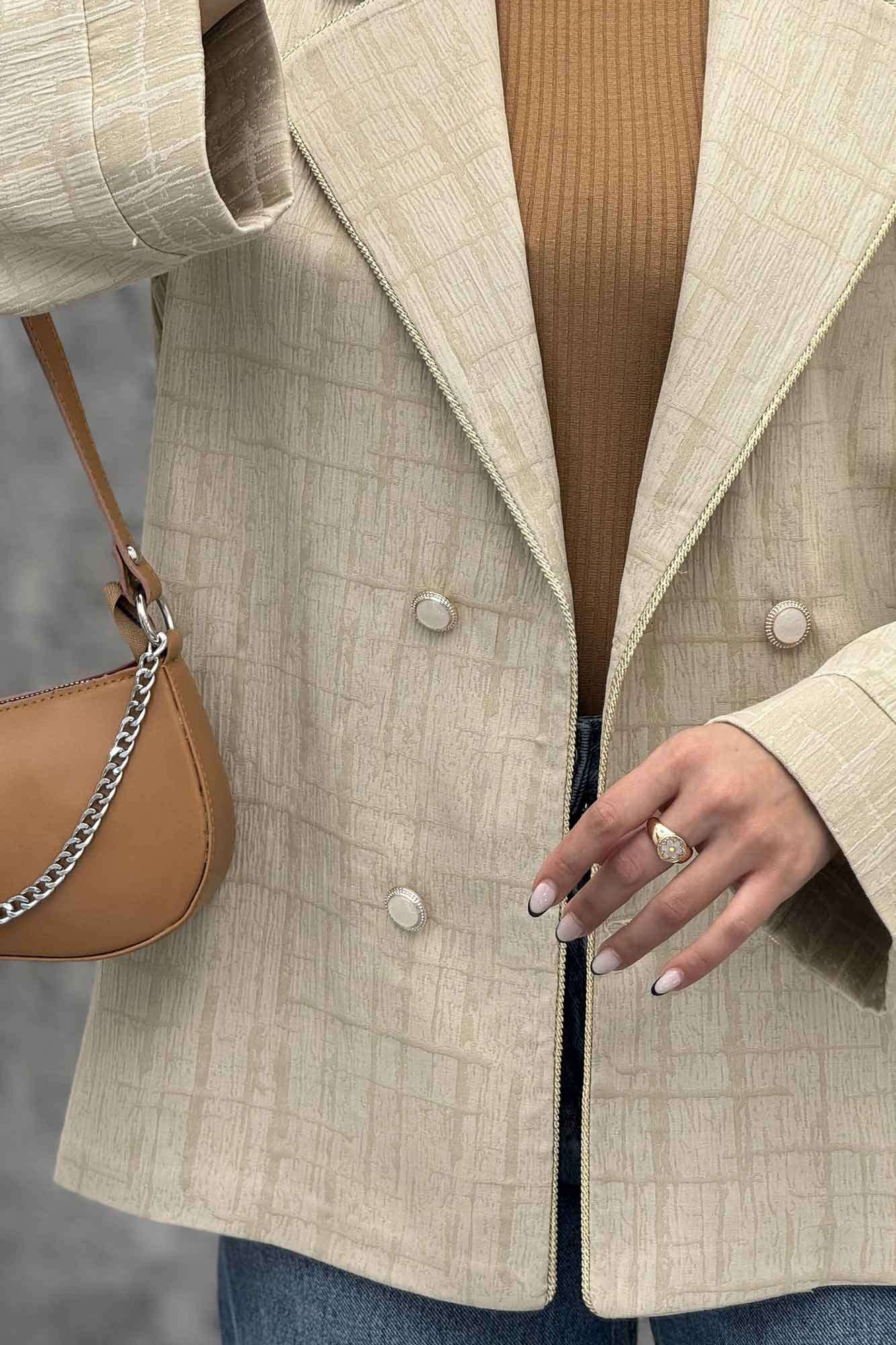 کت ژاکارد 4 دکمه مغزی دوزی طلایی