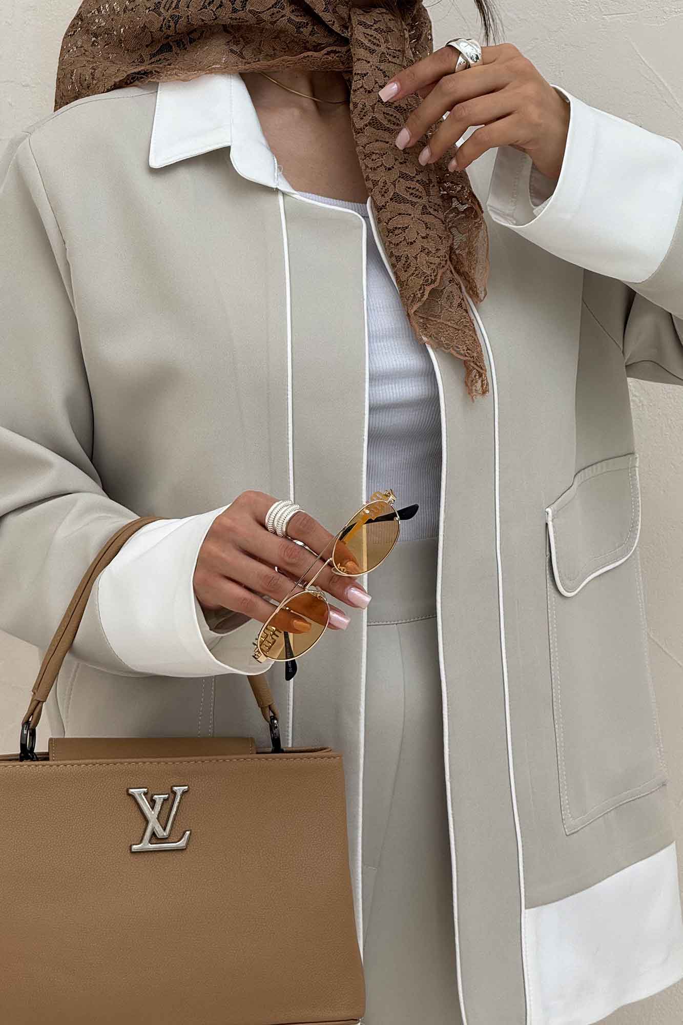 ست کت و شلوار مازراتی مغزی دوزی حاشیه سفید مگان