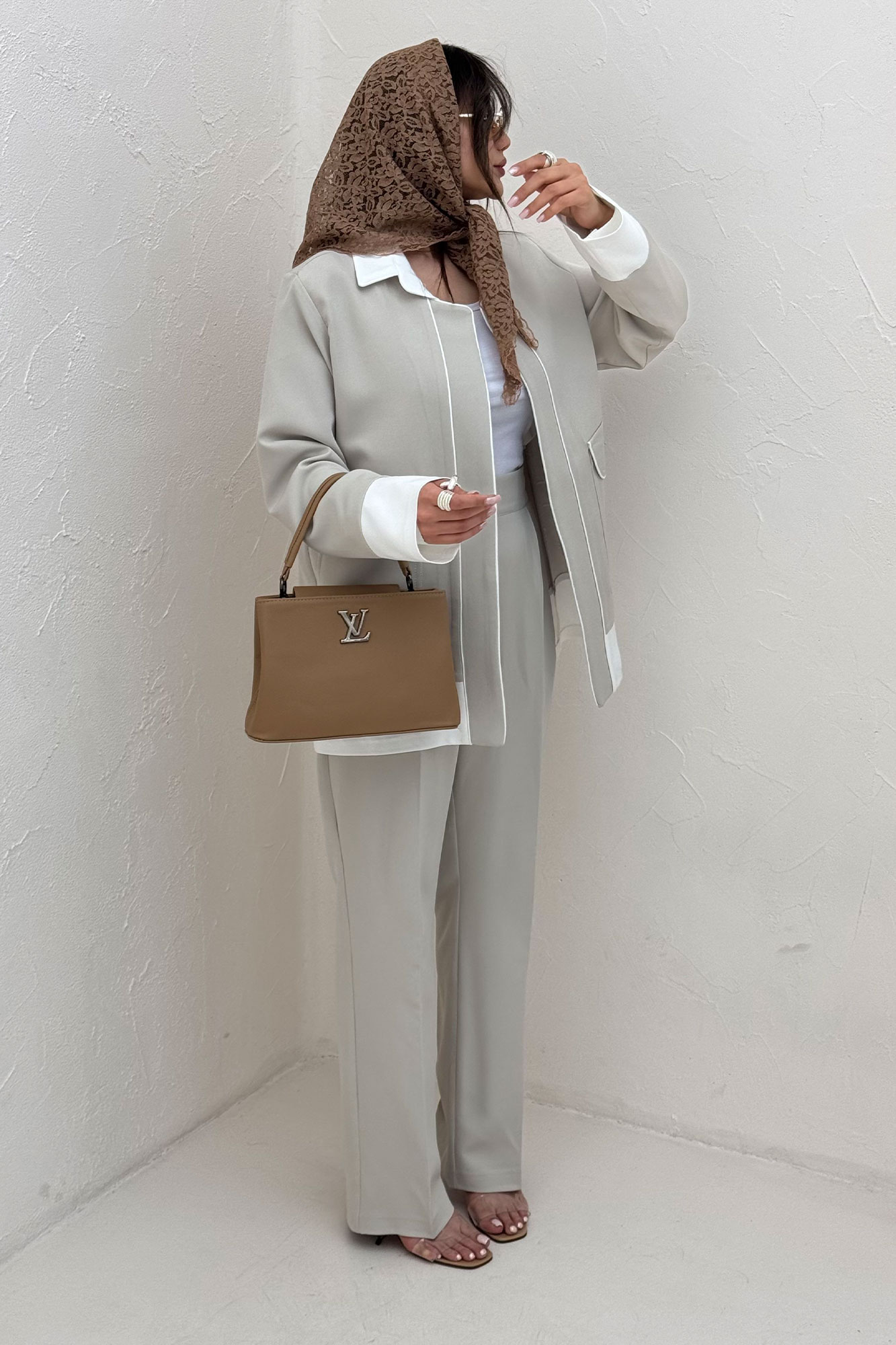 ست کت و شلوار مازراتی مغزی دوزی حاشیه سفید مگان