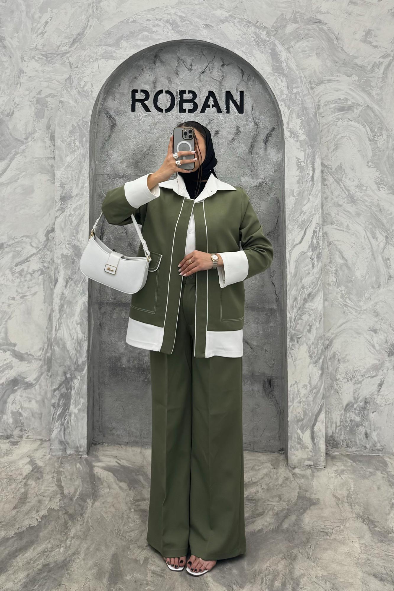 ست کت و شلوار مازراتی مغزی دوزی حاشیه سفید مگان