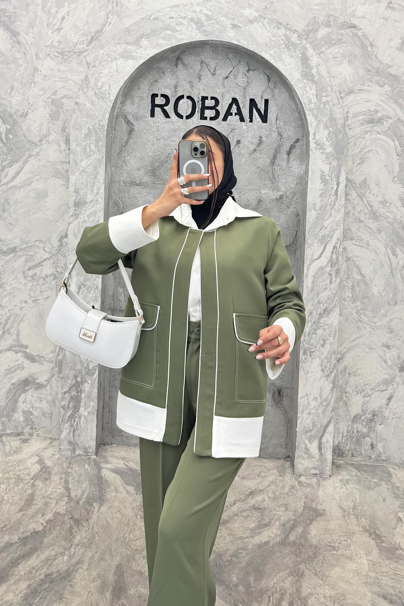 ست کت و شلوار مازراتی مغزی دوزی حاشیه سفید مگان