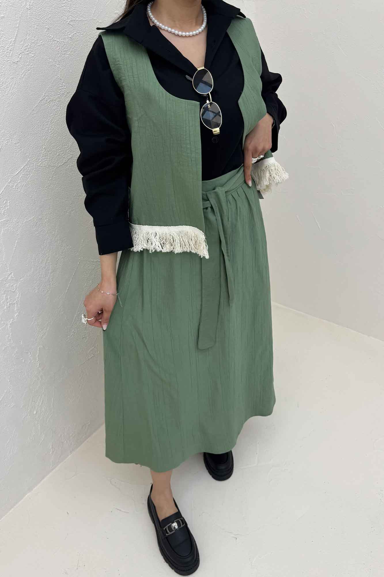 ست وست و دامن پایین ریش کریشه