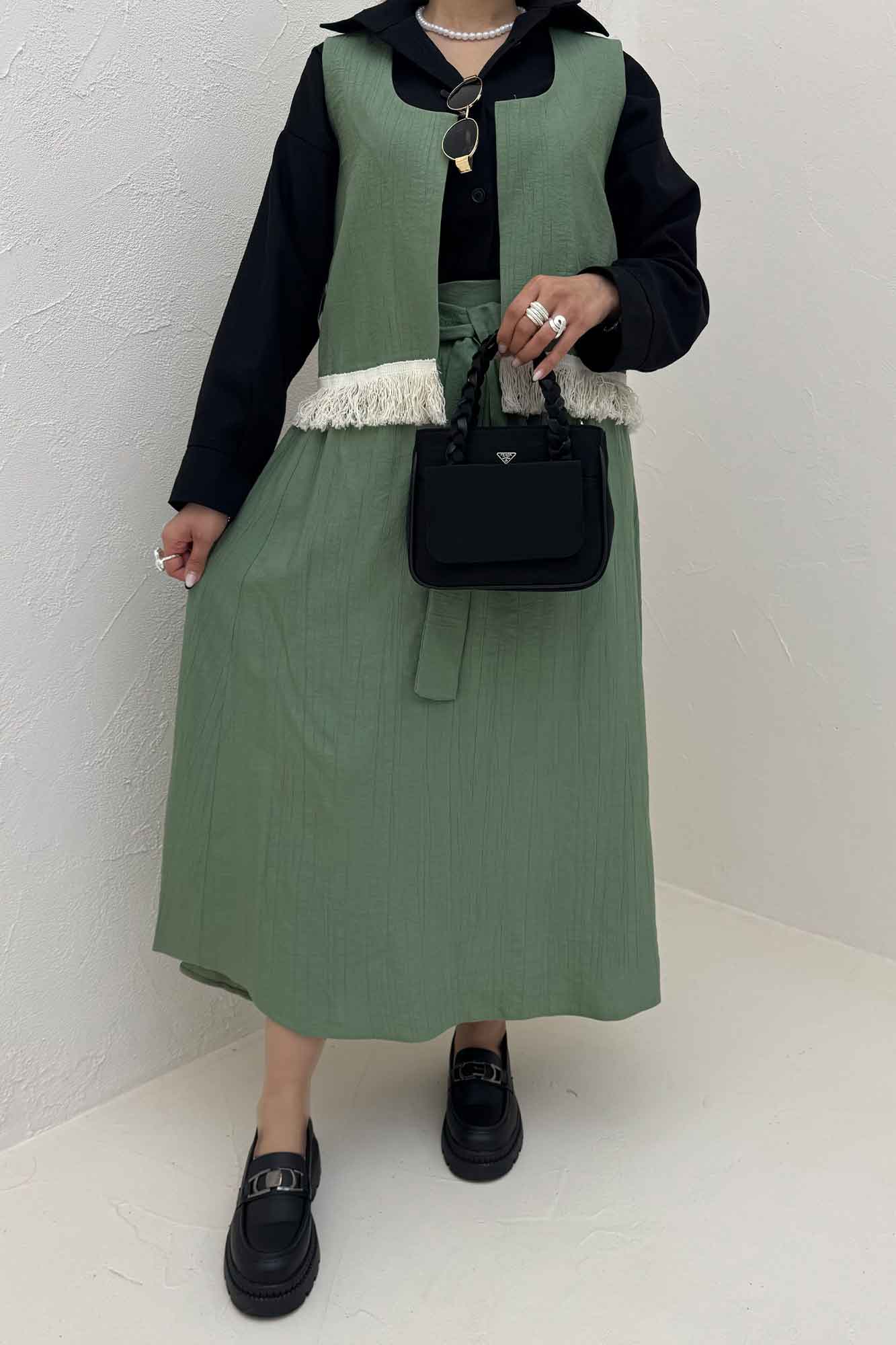 ست وست و دامن پایین ریش کریشه