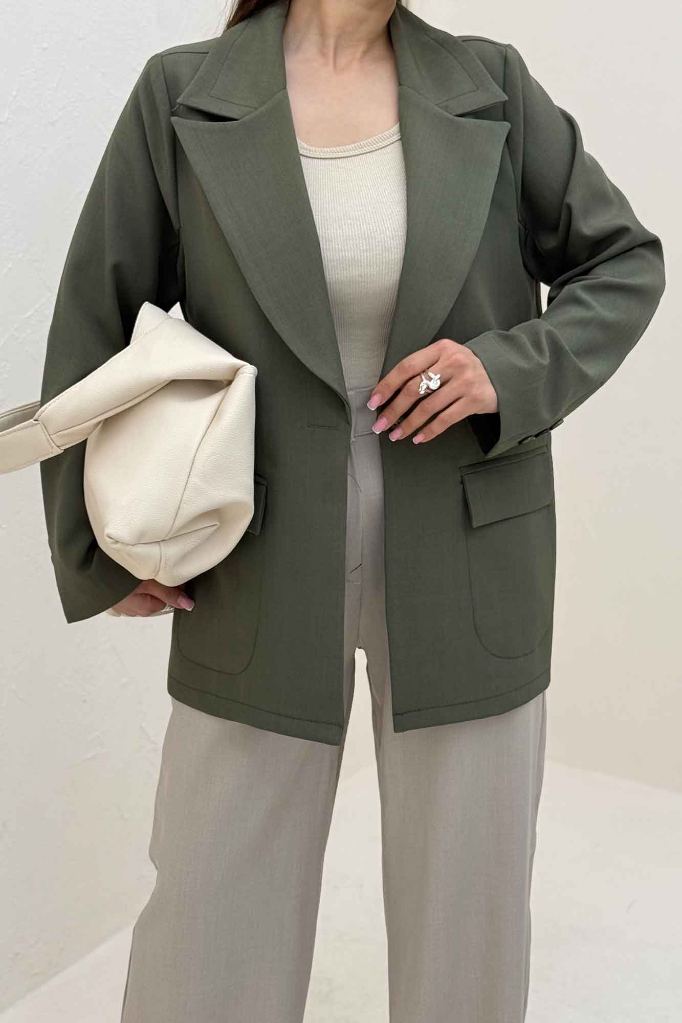 کت بزیاق یقه انگلیسی لایسا