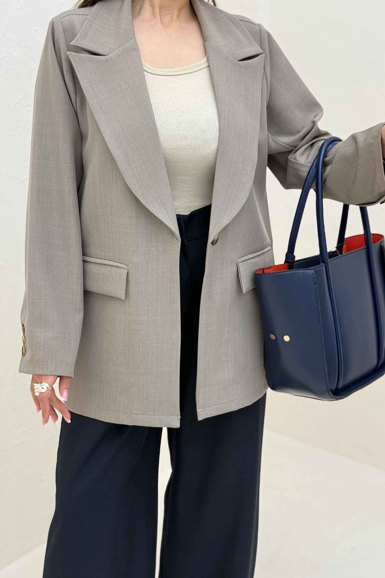 کت بزیاق یقه انگلیسی لایسا