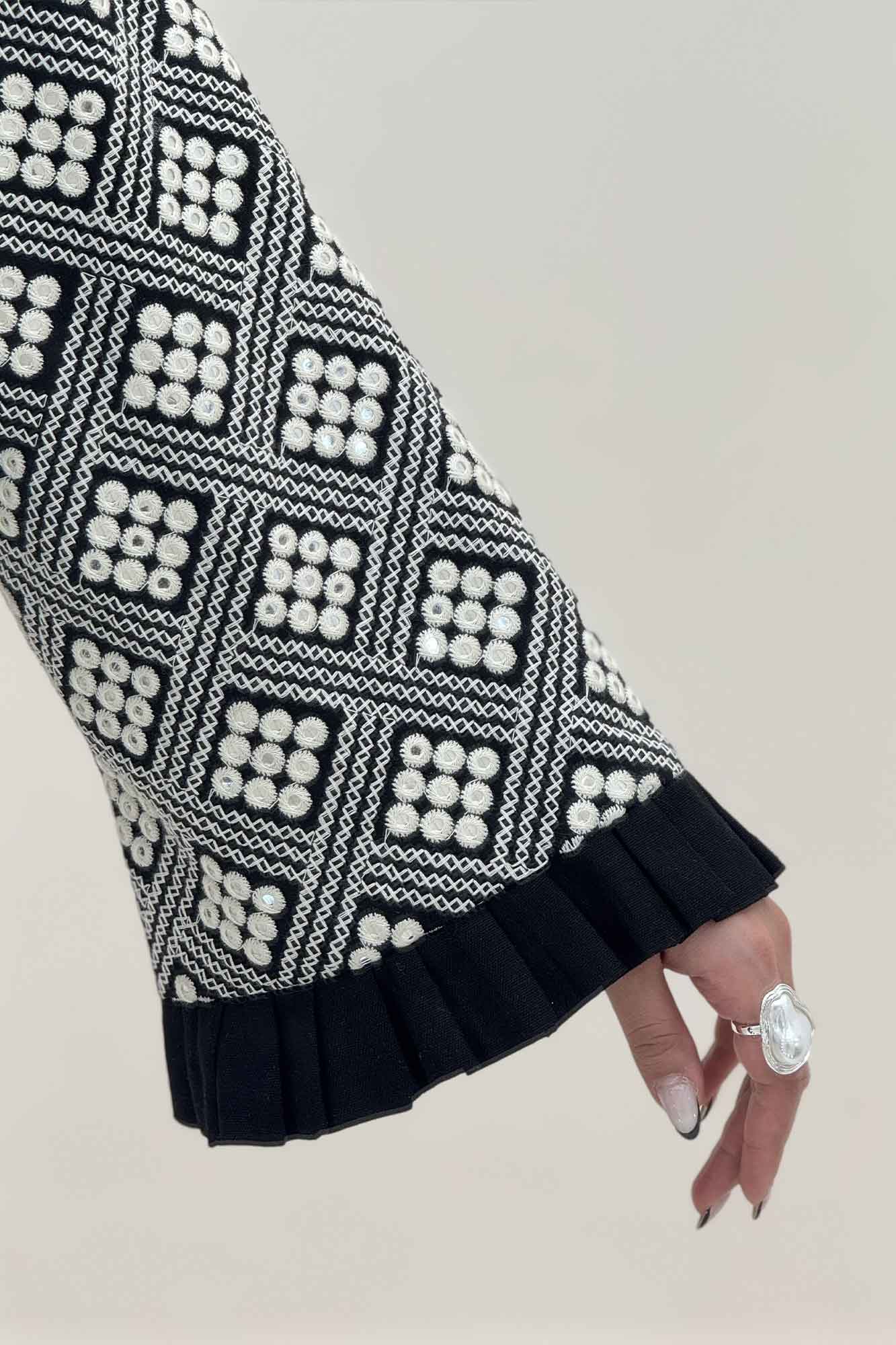 کت سوزن دوزی پایین پیلیسه طرح 6