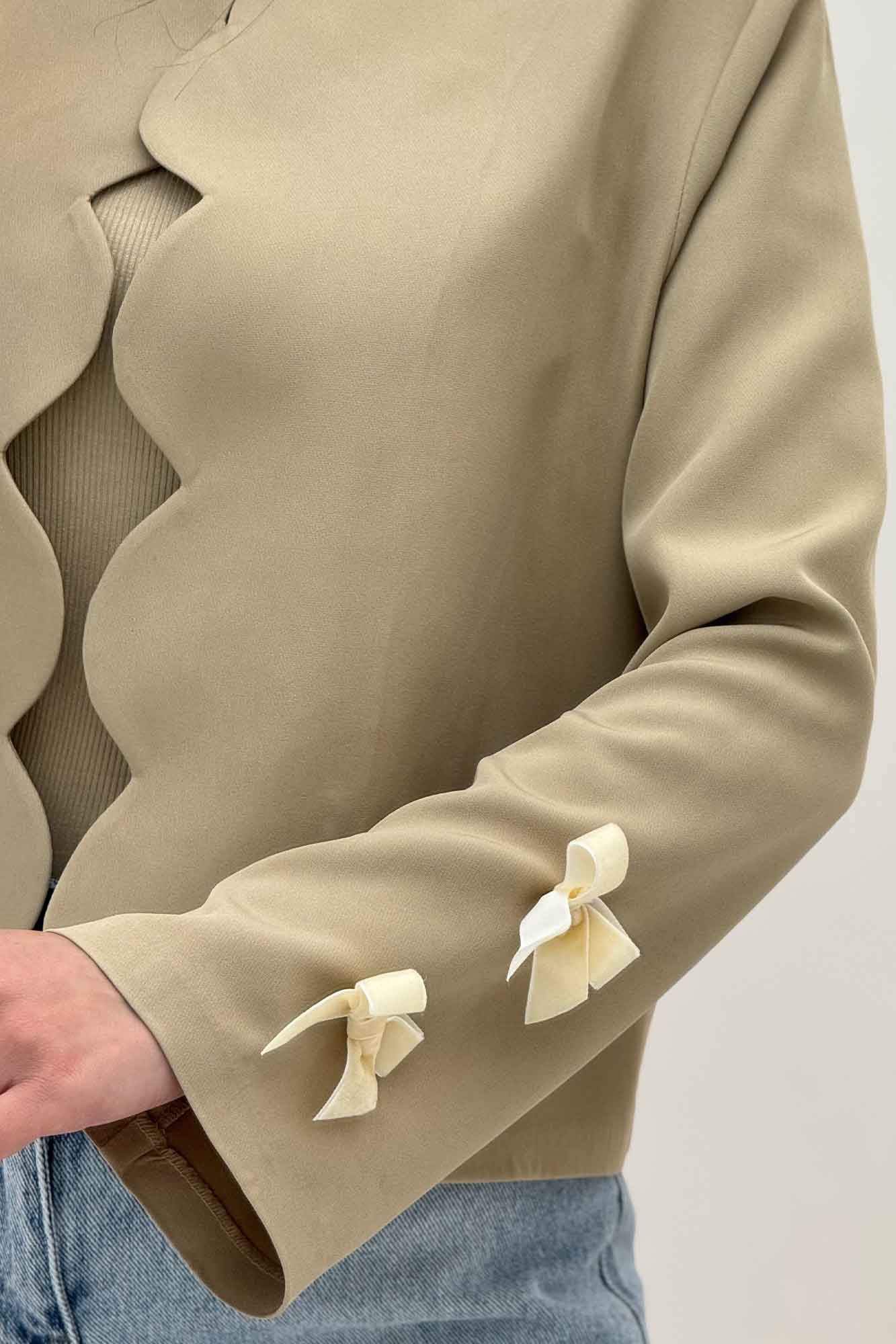 کت مازراتی جلو موجی آستین پاپیون