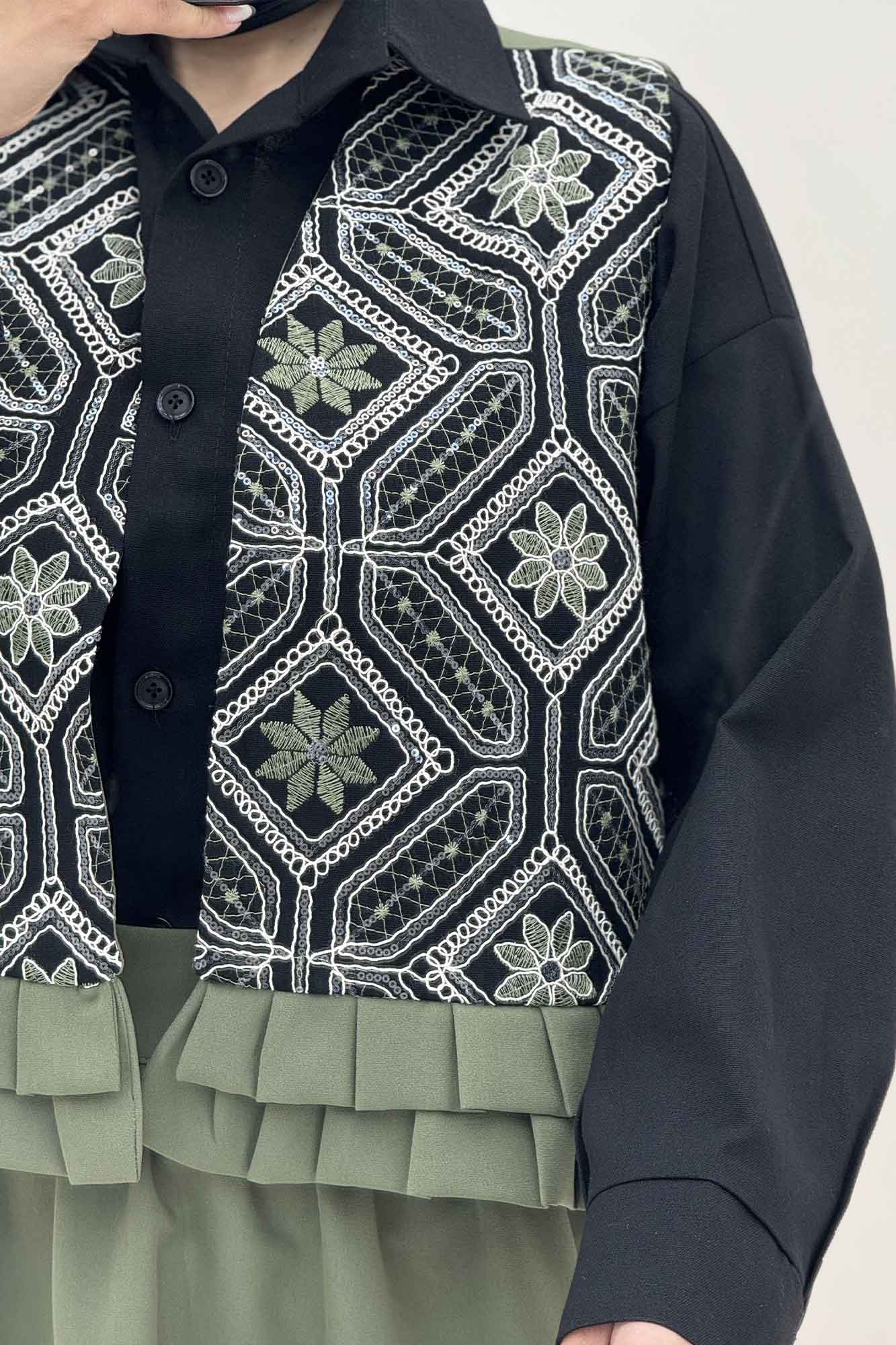 جلیقه و دامن پایین چین سوزن دوزی