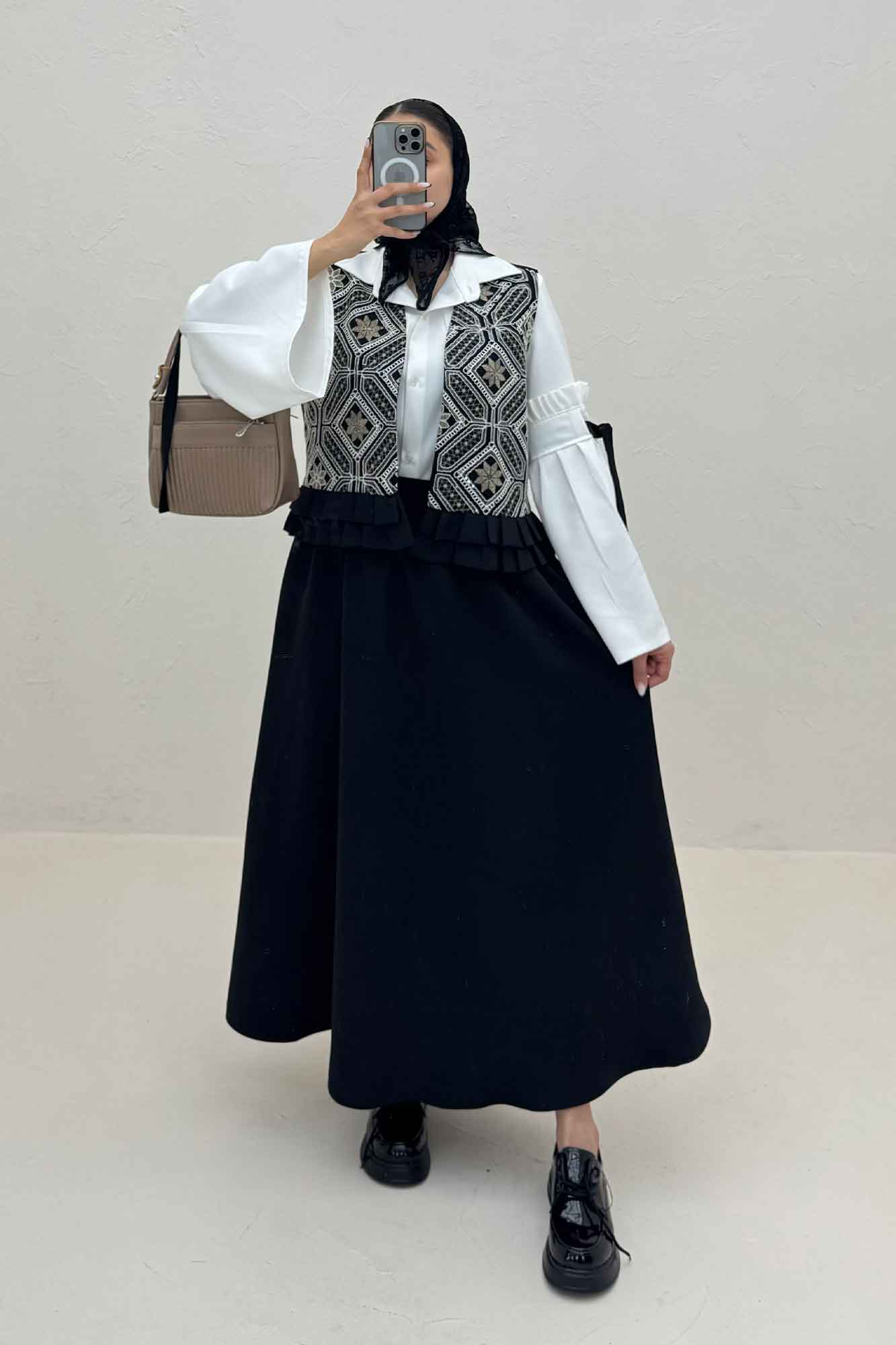 جلیقه و دامن پایین چین سوزن دوزی