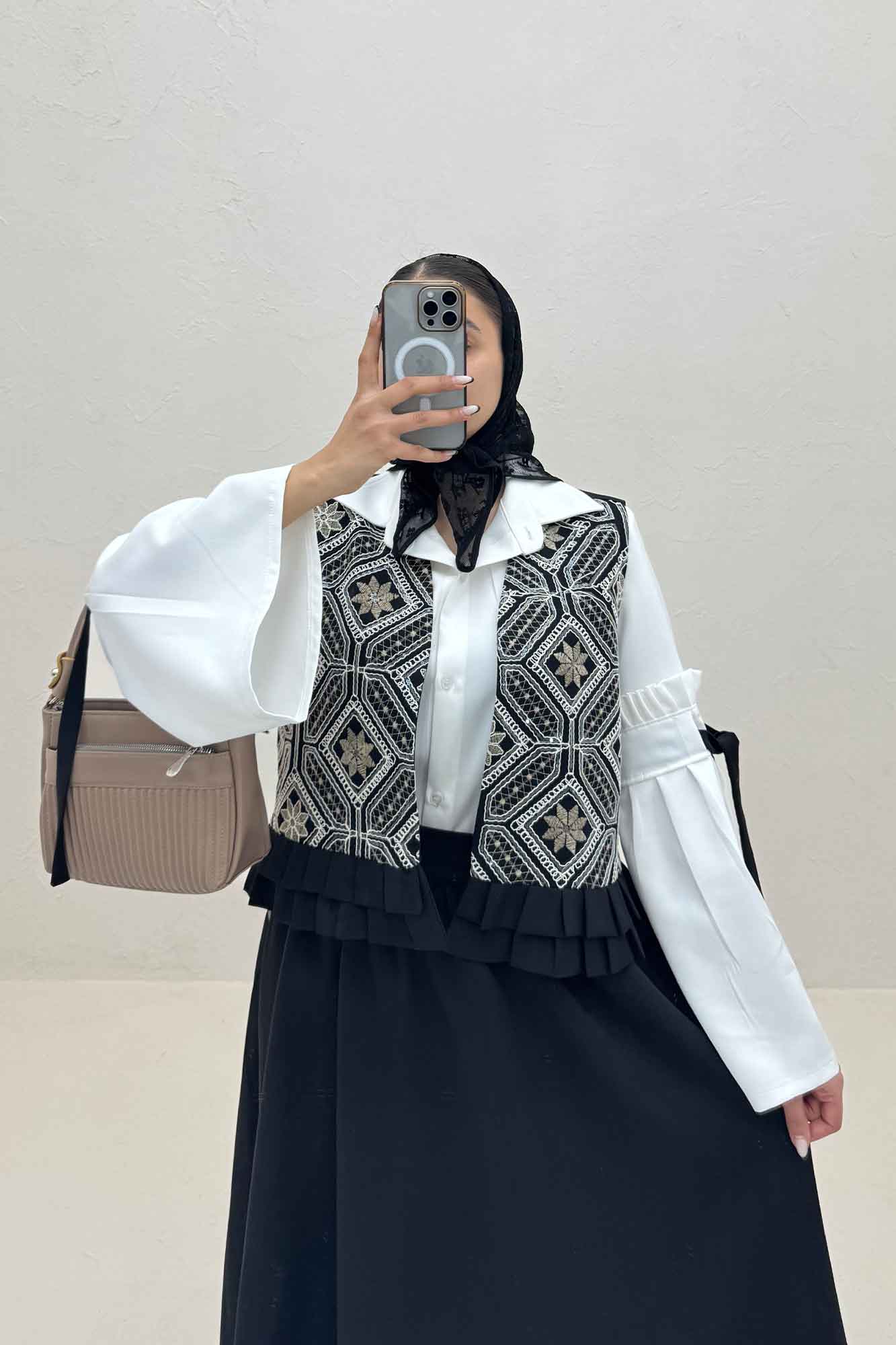 جلیقه و دامن پایین چین سوزن دوزی