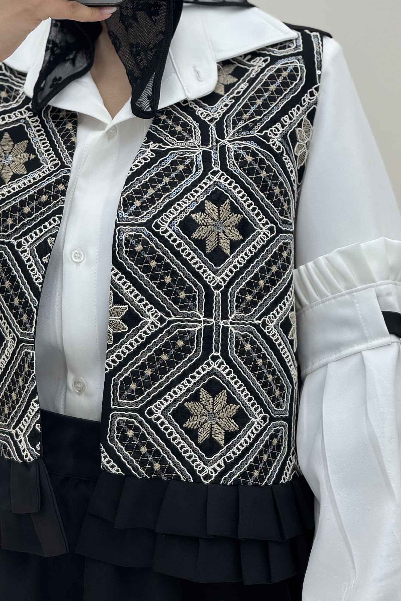 جلیقه و دامن پایین چین سوزن دوزی