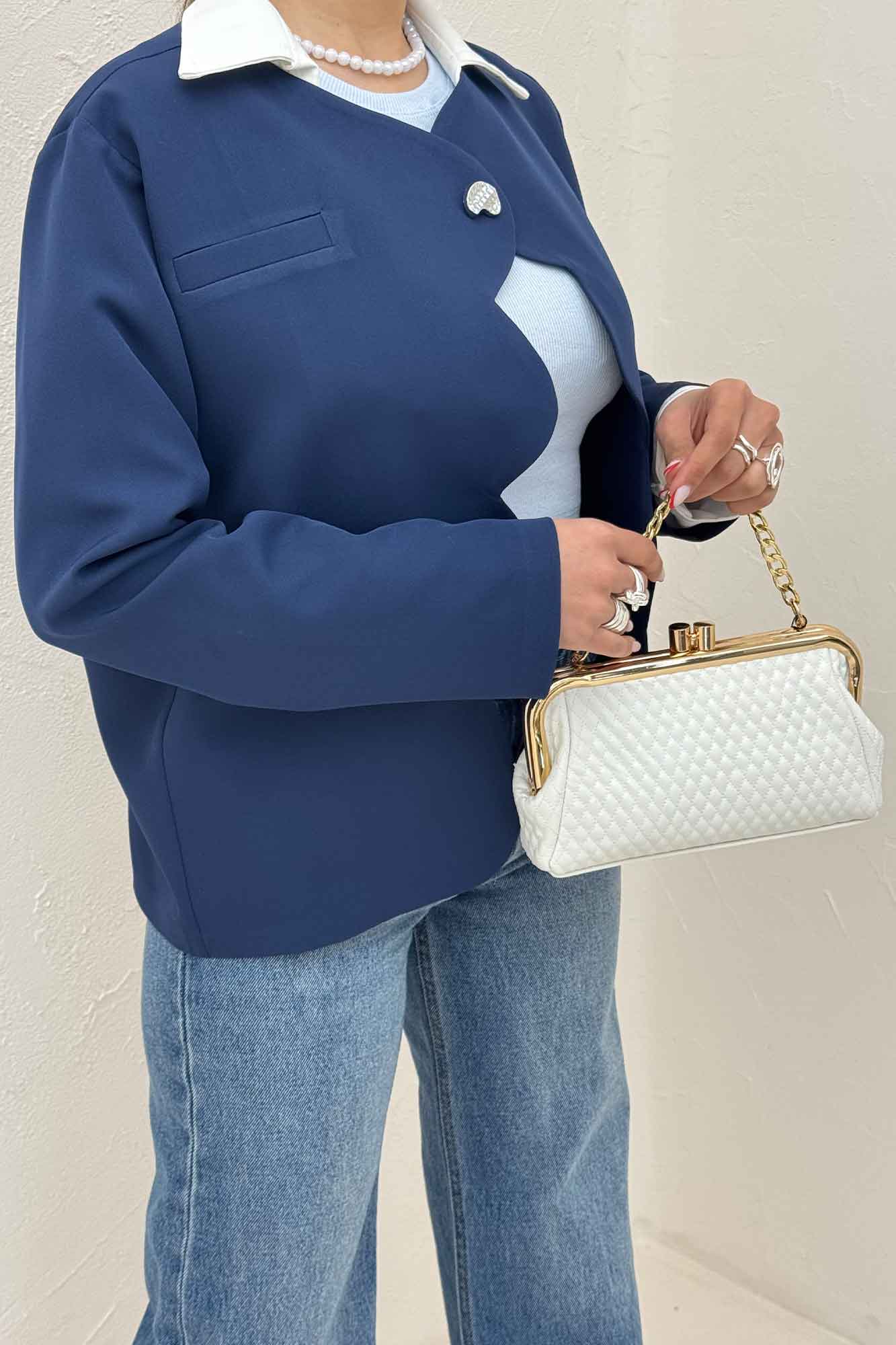 کت مازراتی جلو موجی تک دکمه