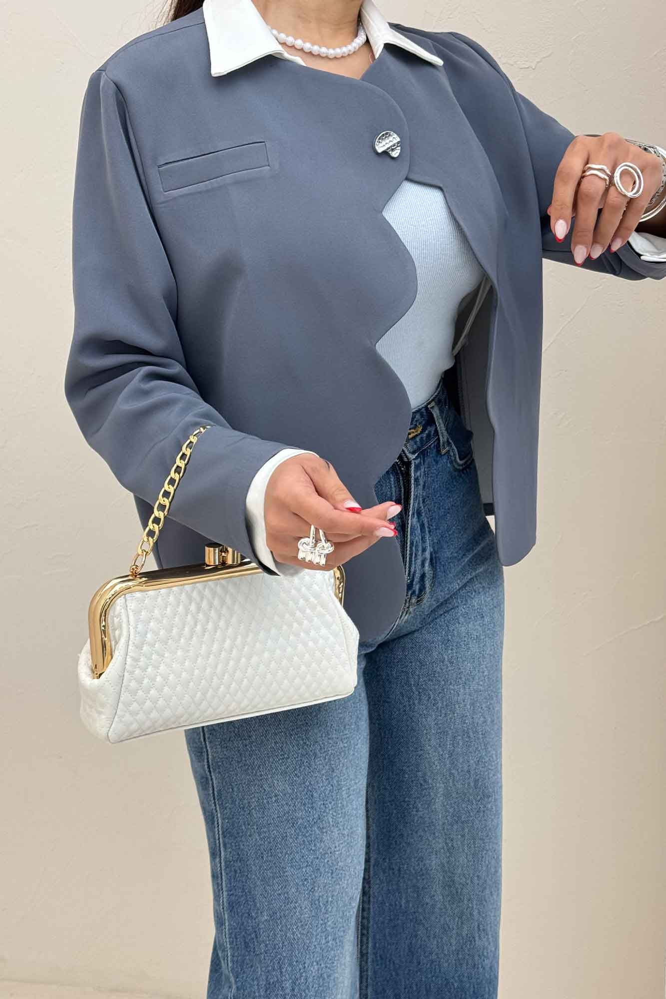 کت مازراتی جلو موجی تک دکمه