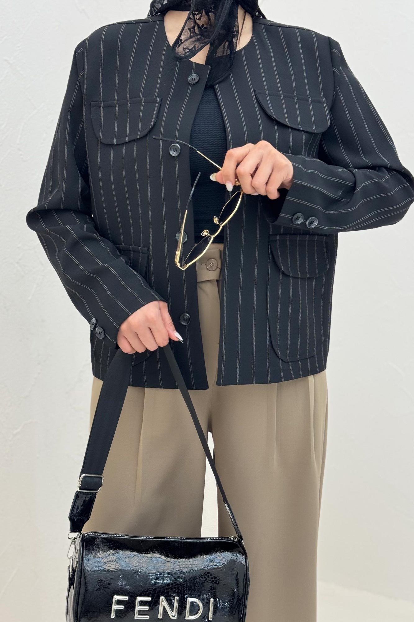 کت یقه گرد بزیاق دیپلمات 4 در جیب