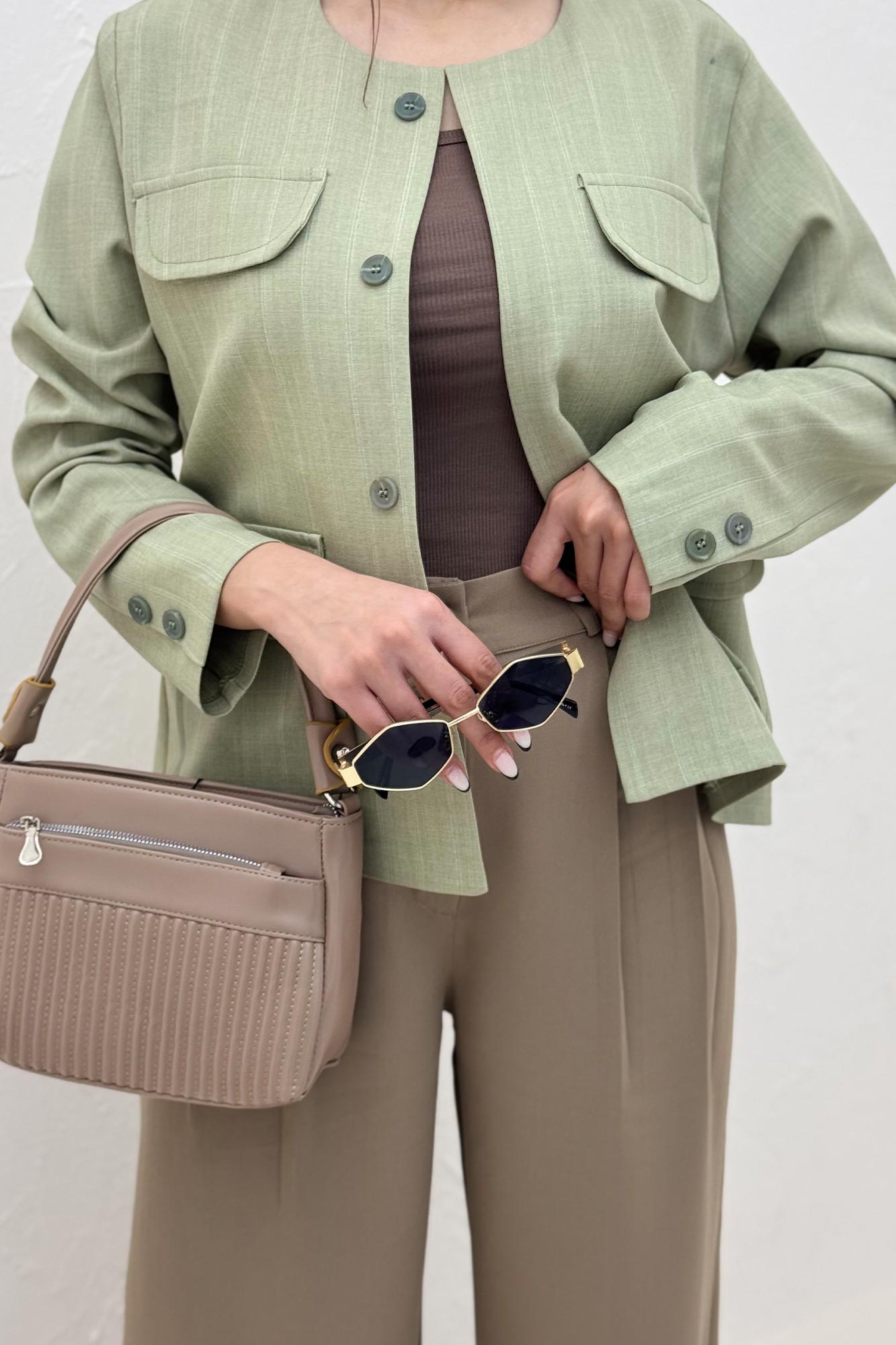 کت یقه گرد بزیاق دیپلمات 4 در جیب