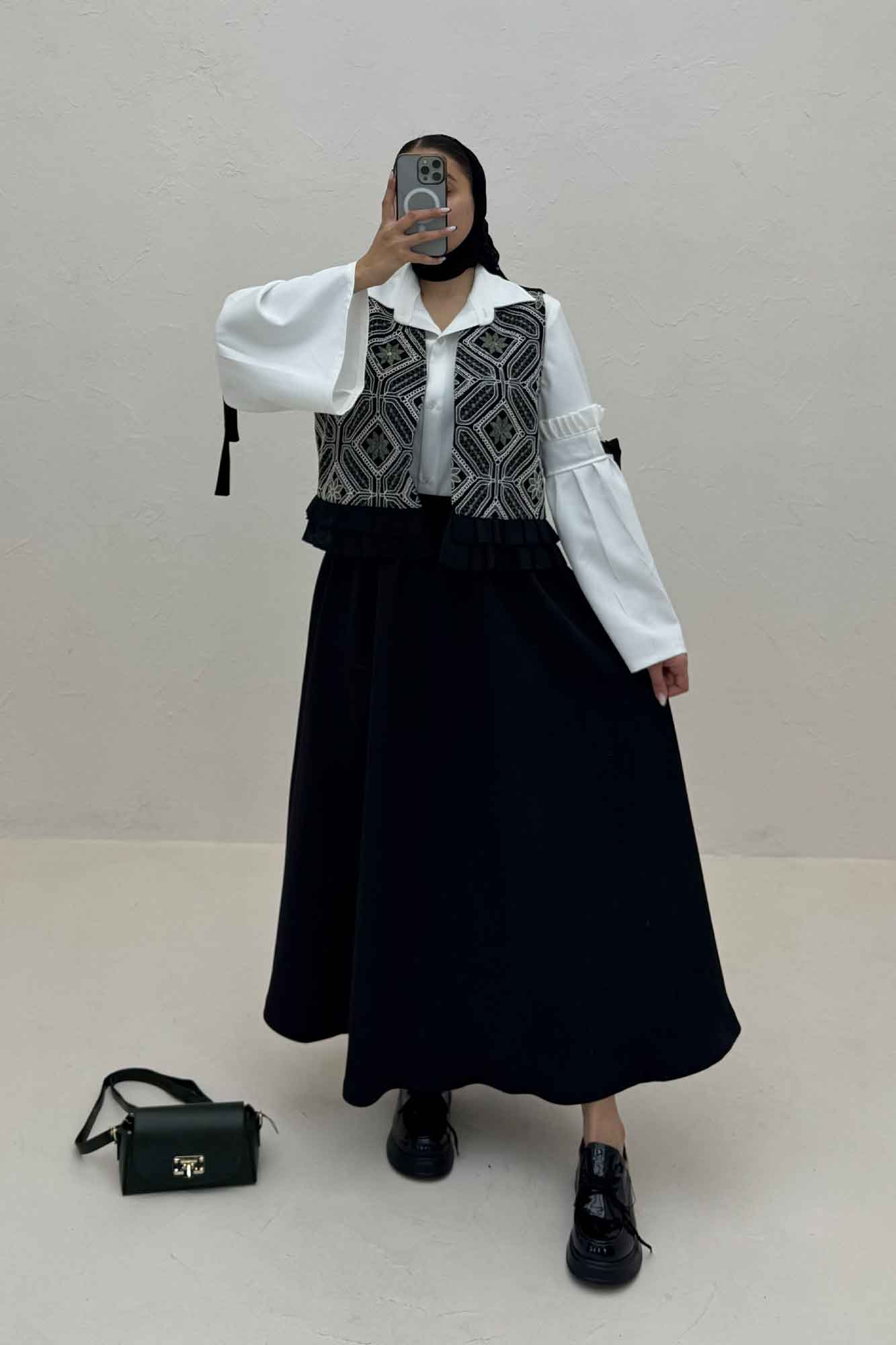 جلیقه و دامن پایین چین سوزن دوزی