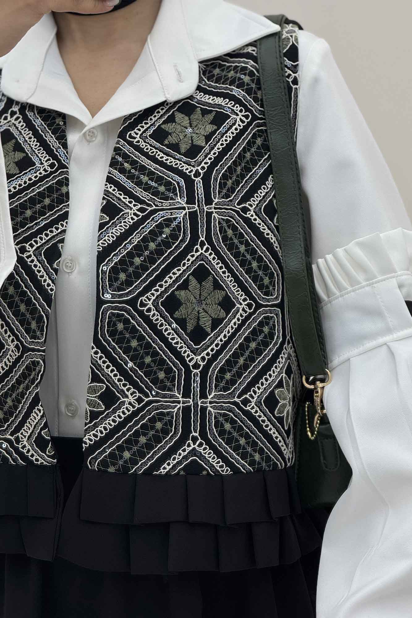 جلیقه و دامن پایین چین سوزن دوزی