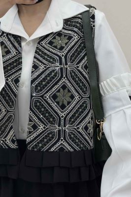 جلیقه و دامن پایین چین سوزن دوزی