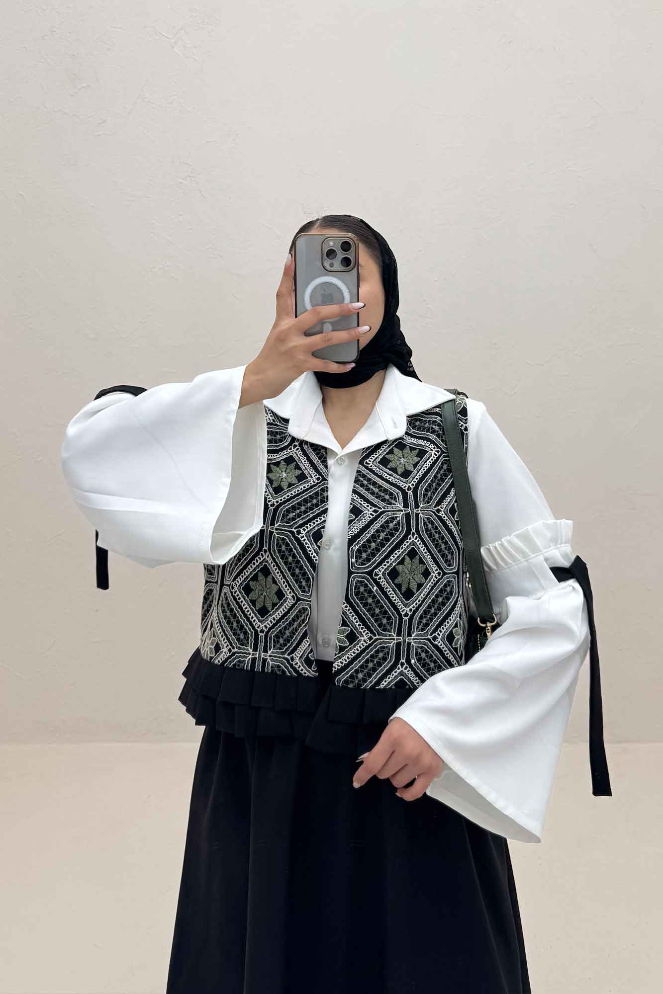 جلیقه و دامن پایین چین سوزن دوزی