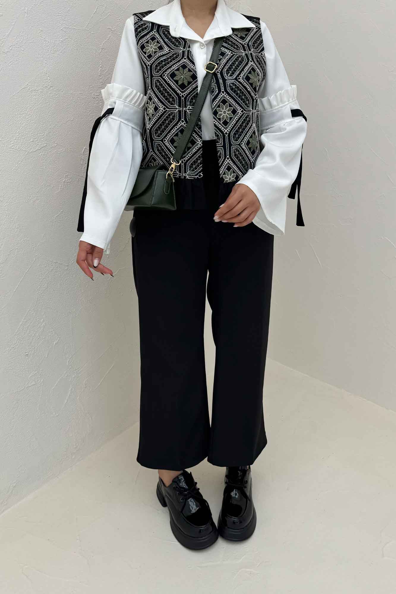 جلیقه و شلوار مازراتی چین دار سوزن دوزی